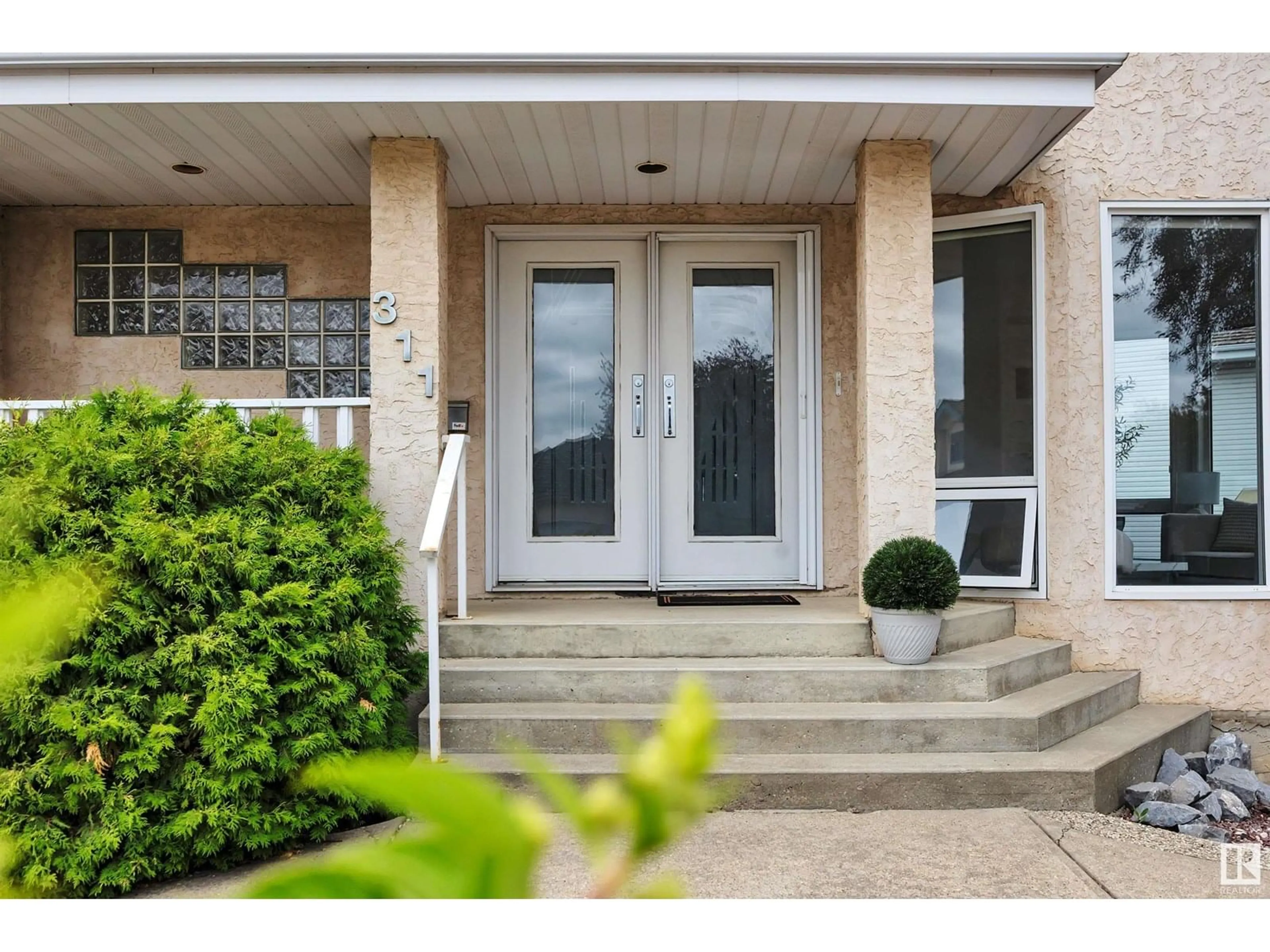 Indoor entryway for 311 FERRIS WY, Edmonton Alberta T6R2C8