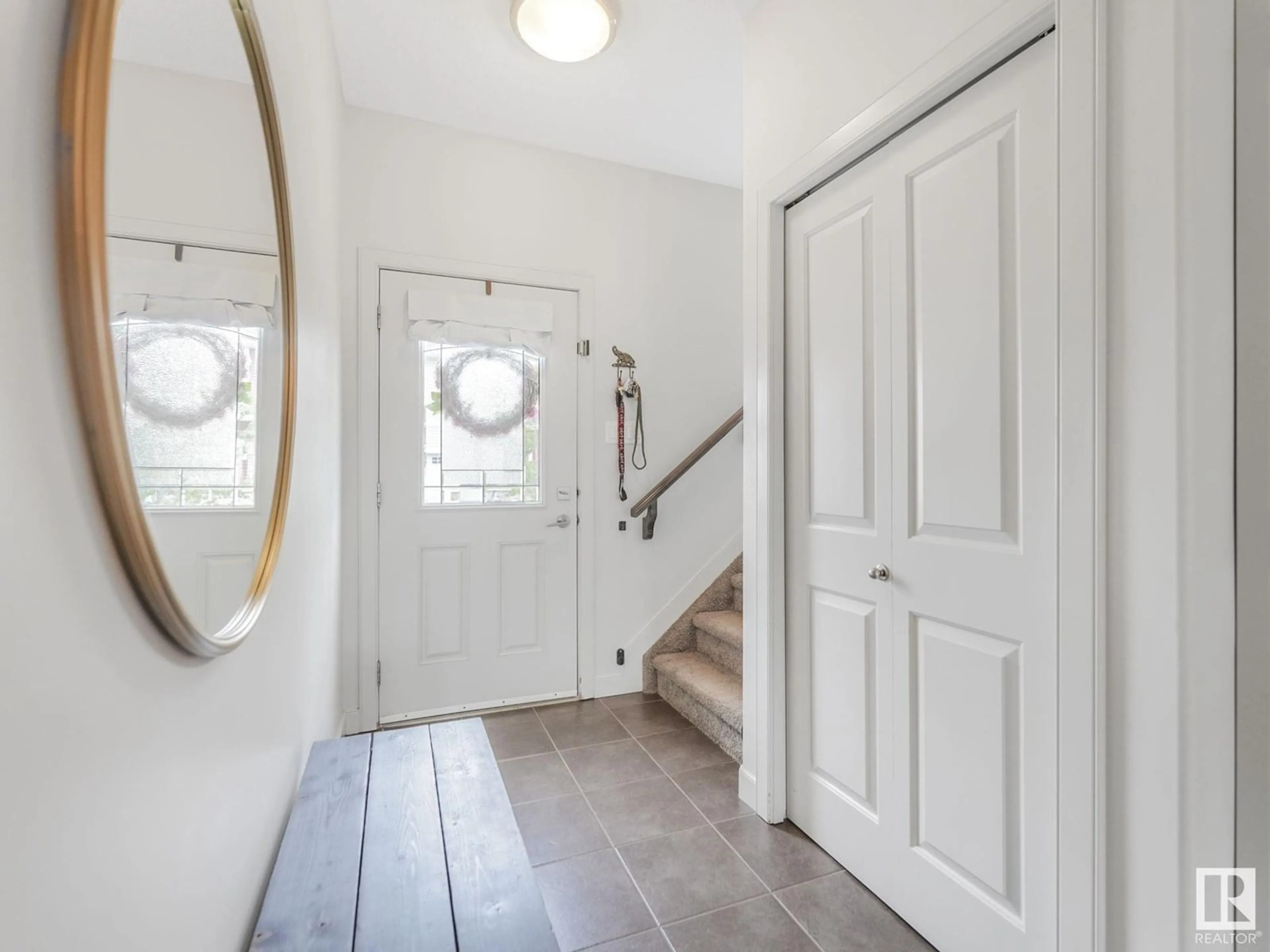 Indoor entryway for 450 - 46 MCCONACHIE WY, Edmonton Alberta T5Y0S8