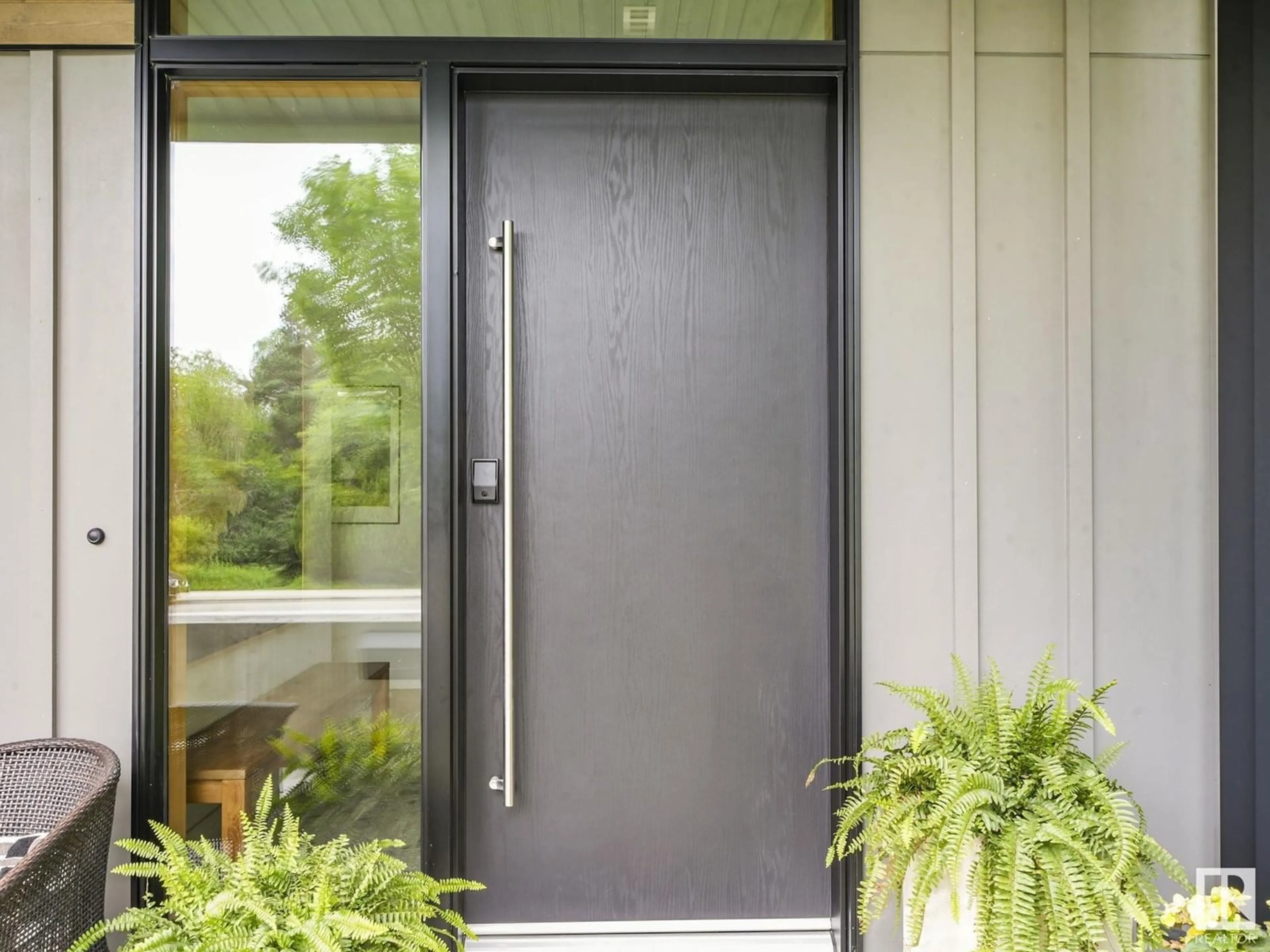 Indoor entryway for 10530 132 ST, Edmonton Alberta T5N1Z5