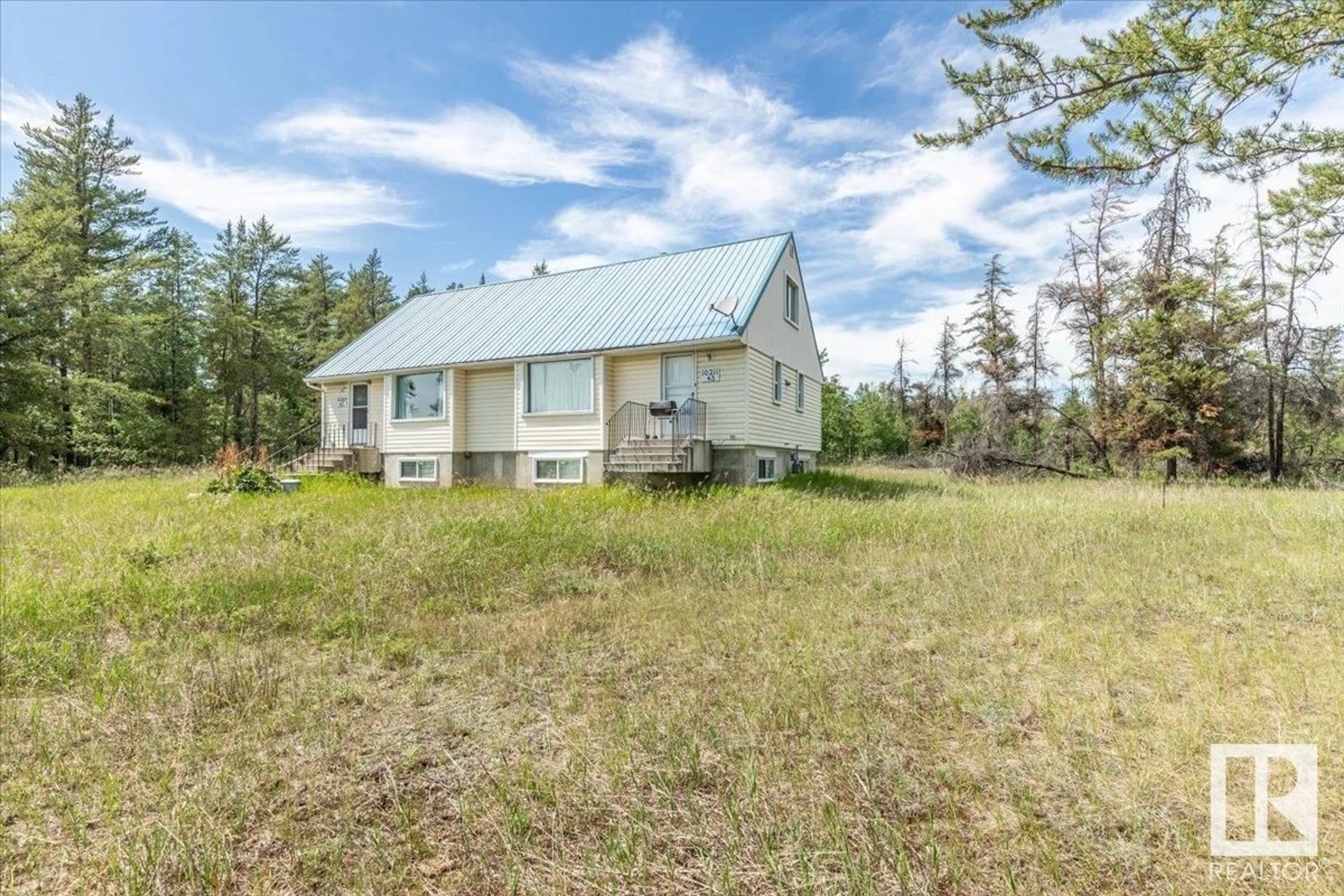 A pic from outside/outdoor area/front of a property/back of a property/a pic from drone, building for 57021 RGE ROAD 213, Rural Sturgeon County Alberta T0A2W0