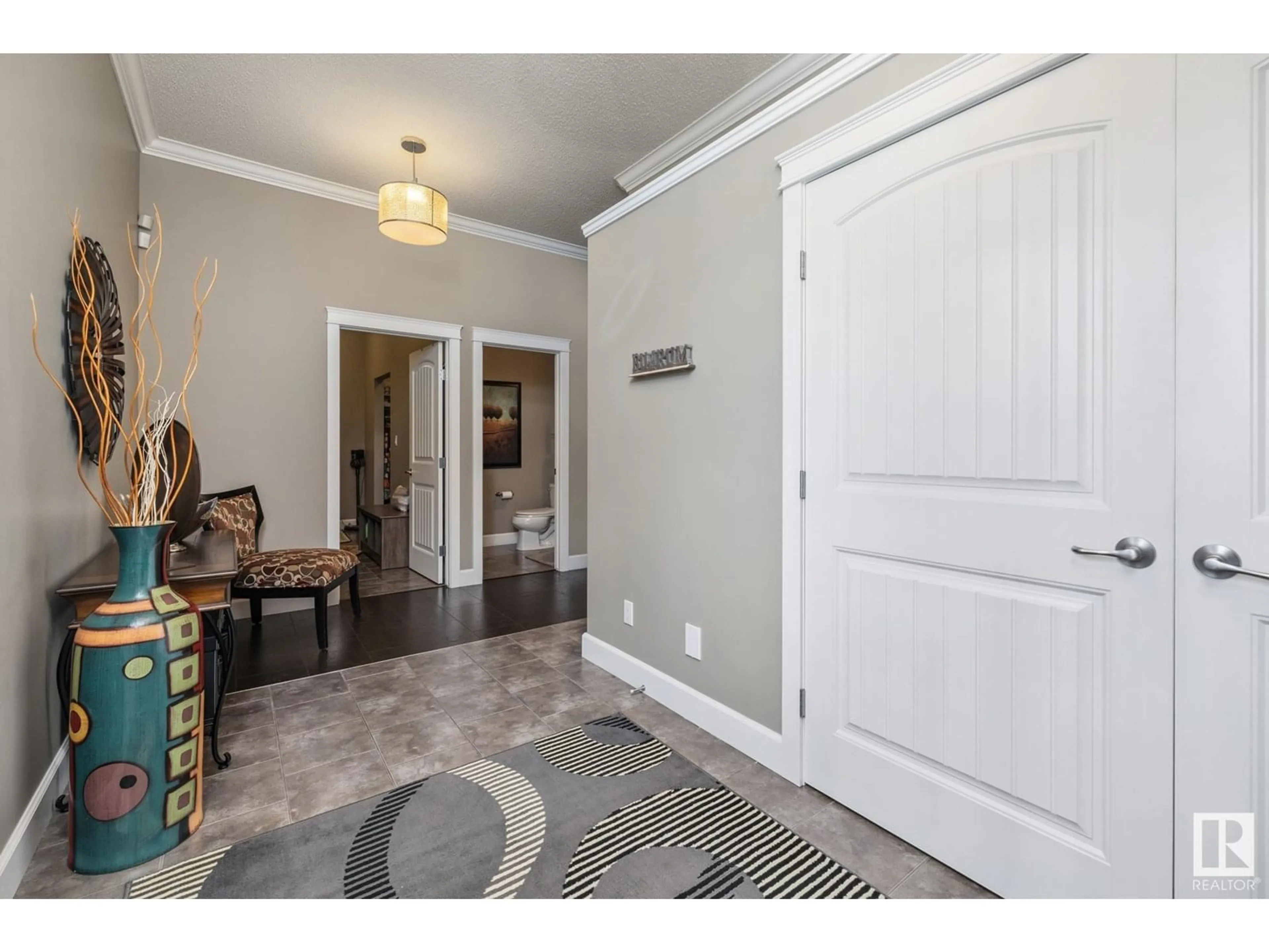 Indoor entryway for 413 CHAPPELLE DR, Edmonton Alberta T6W0Z3