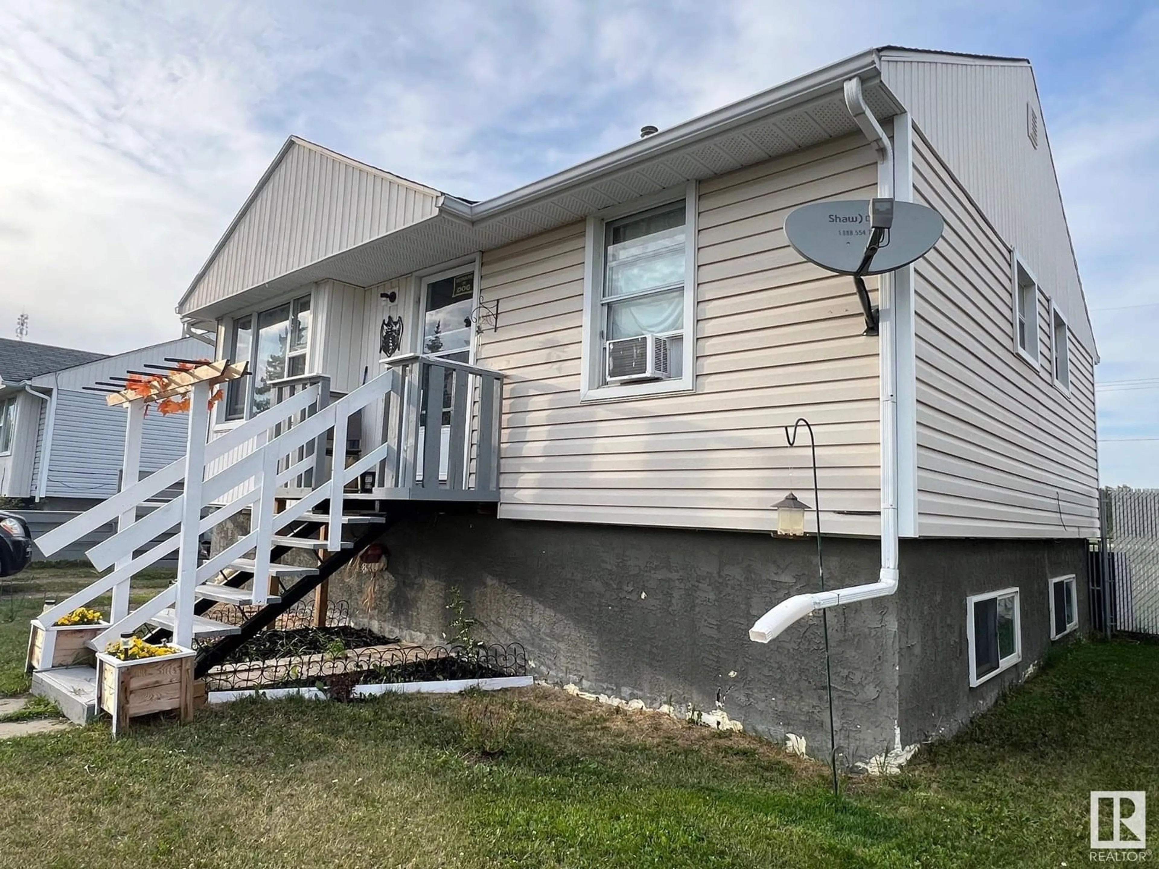 Home with vinyl exterior material, unknown for 4832 50 AV, Chipman Alberta T0B0W0