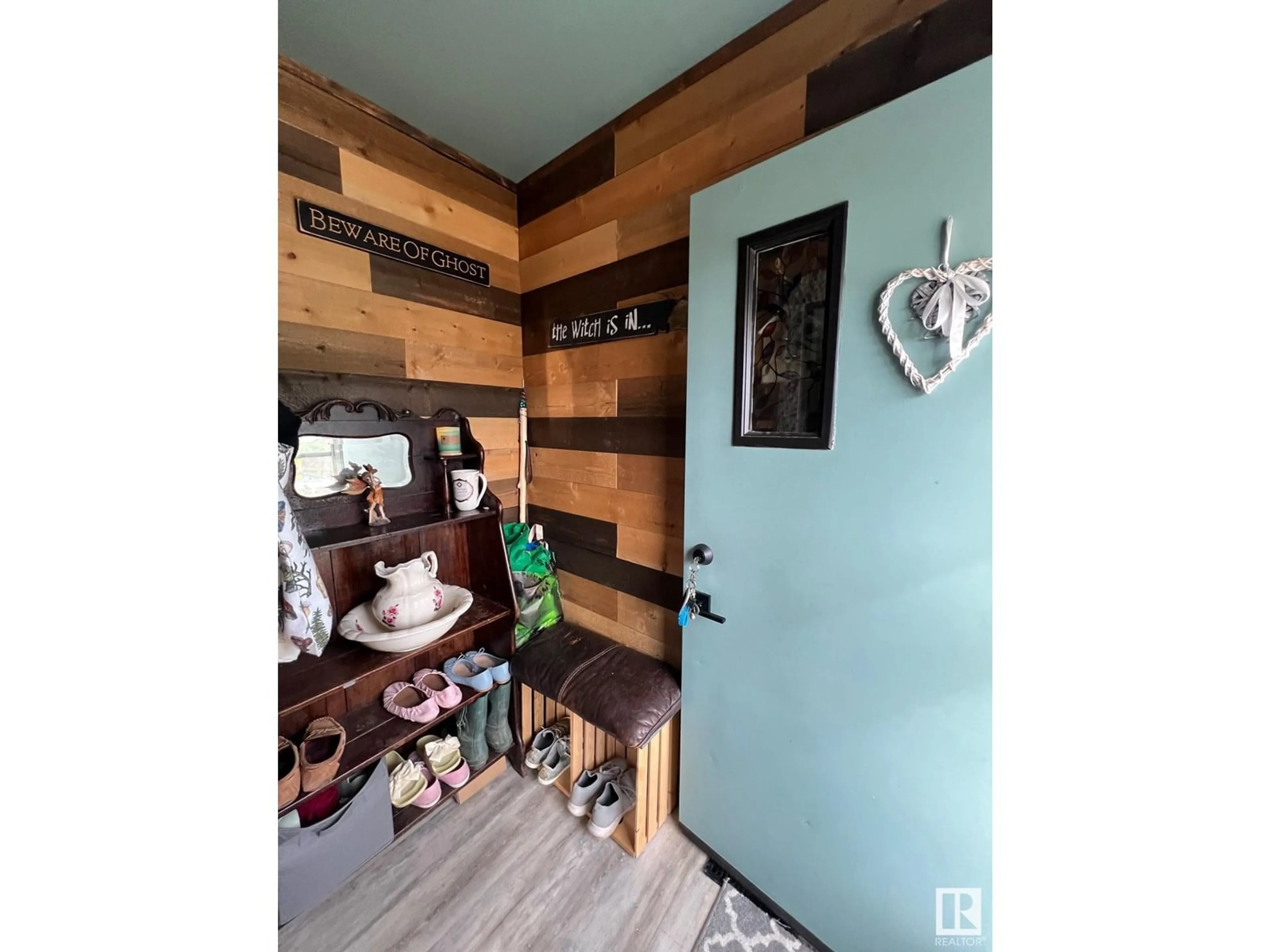 Indoor entryway for 4832 50 AV, Chipman Alberta T0B0W0