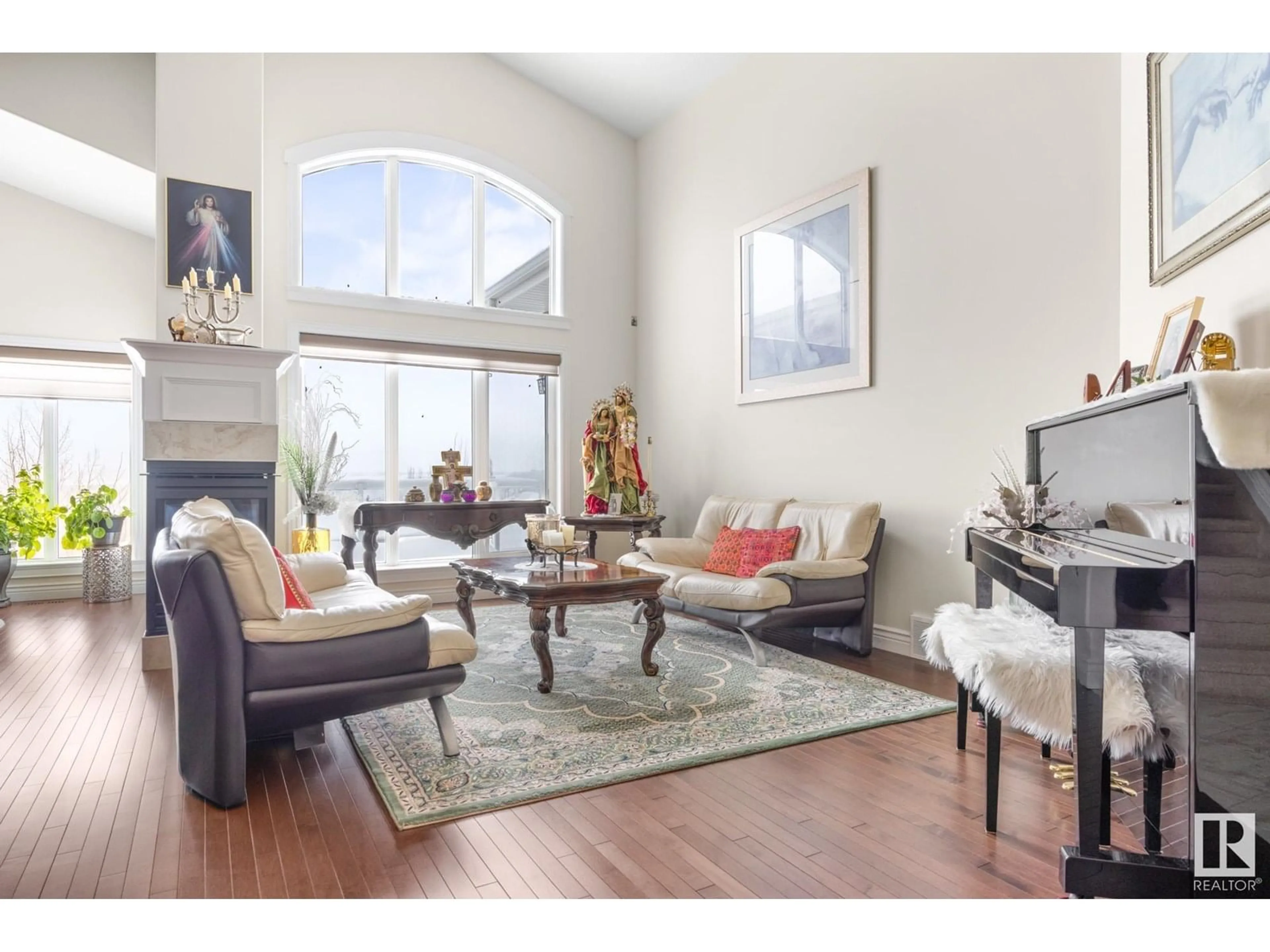 Living room with furniture, wood/laminate floor for 79 OAK VISTA DR, St. Albert Alberta T8N3K4