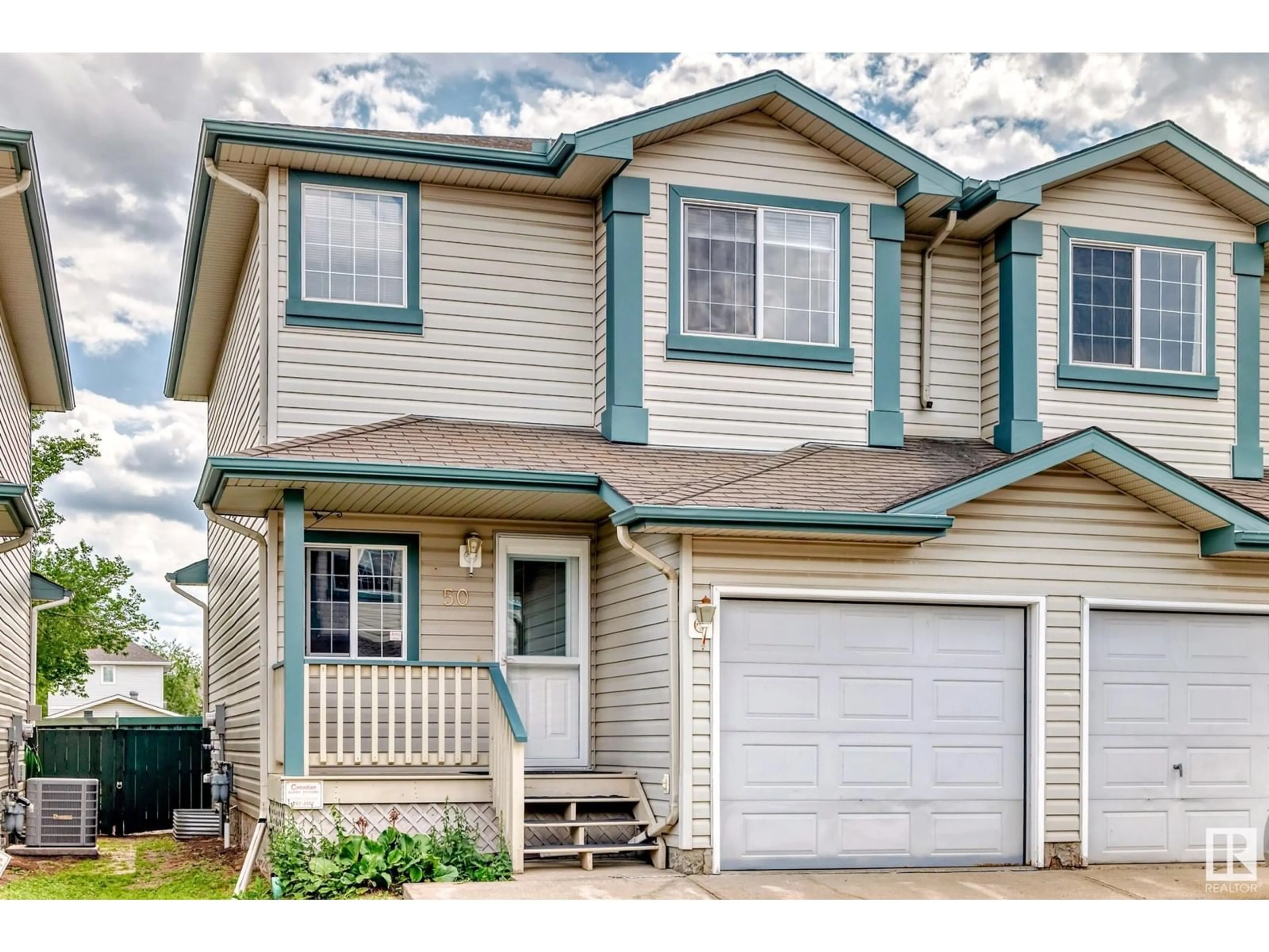 Home with vinyl exterior material, street for 2004 - 50 GRANTHAM CO, Edmonton Alberta T5T3X4