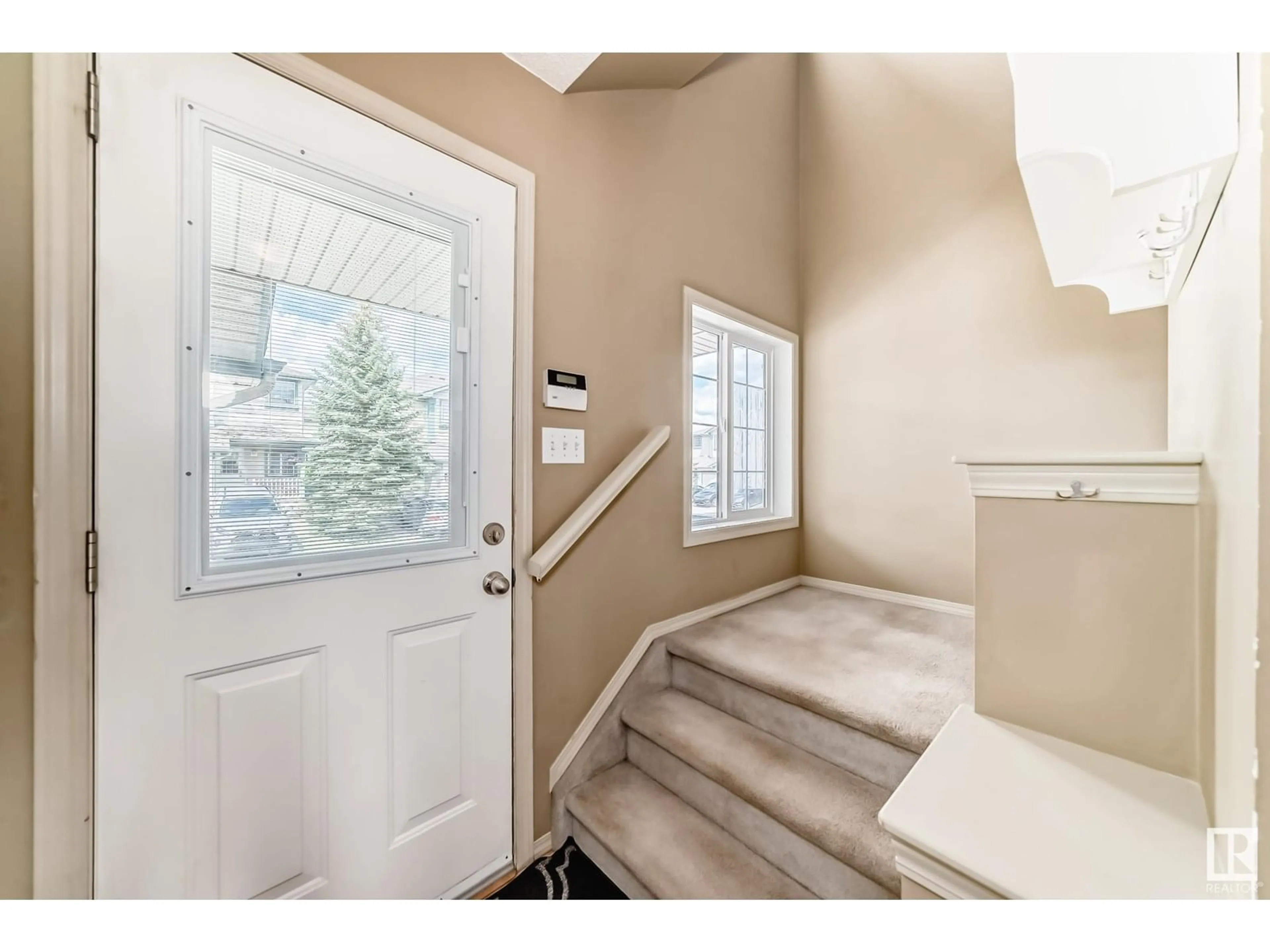 Indoor entryway for 2004 - 50 GRANTHAM CO, Edmonton Alberta T5T3X4