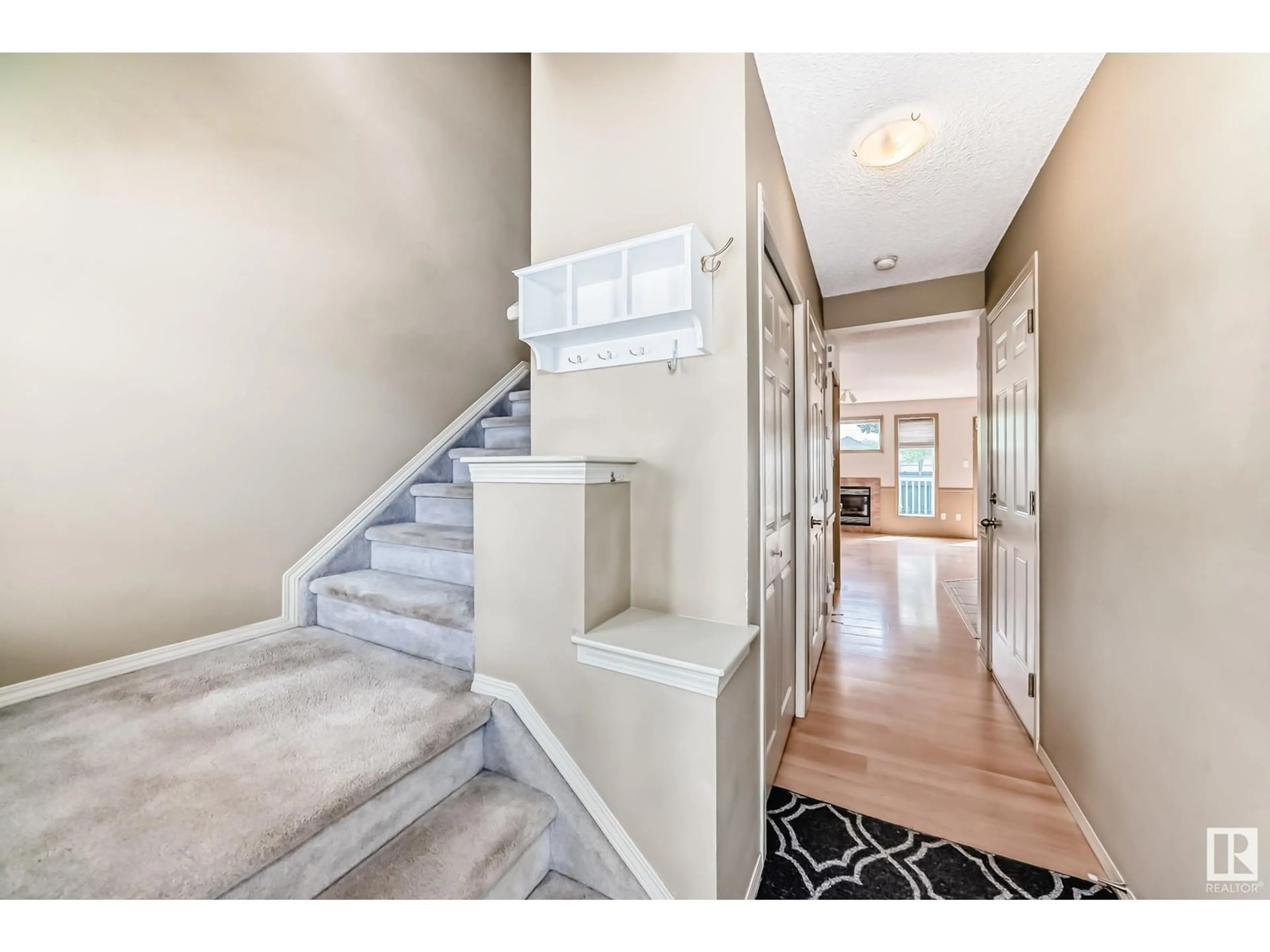 Indoor entryway for 2004 - 50 GRANTHAM CO, Edmonton Alberta T5T3X4