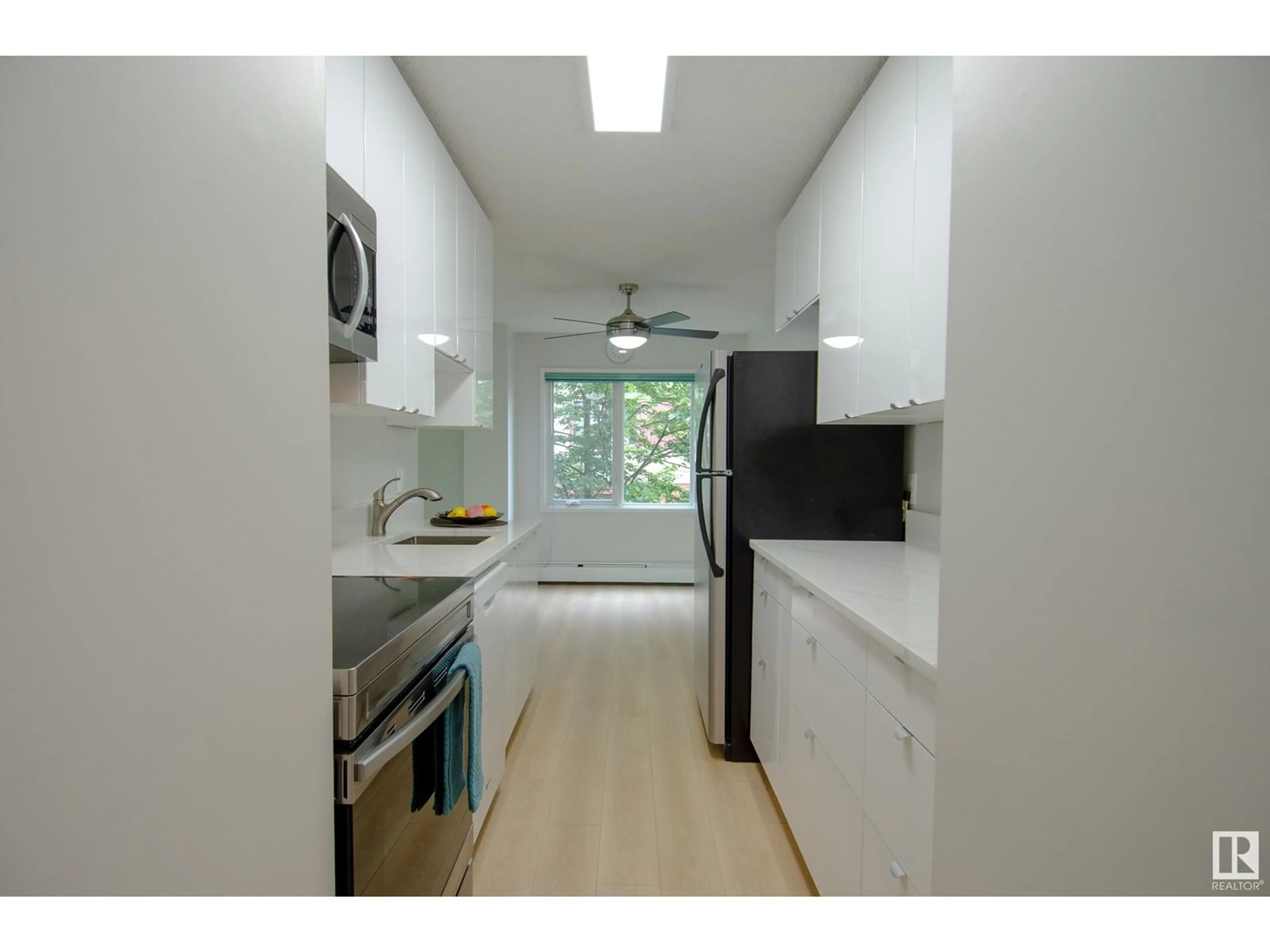 Standard kitchen, unknown for #402 - 9725 106 ST, Edmonton Alberta T5K1B5