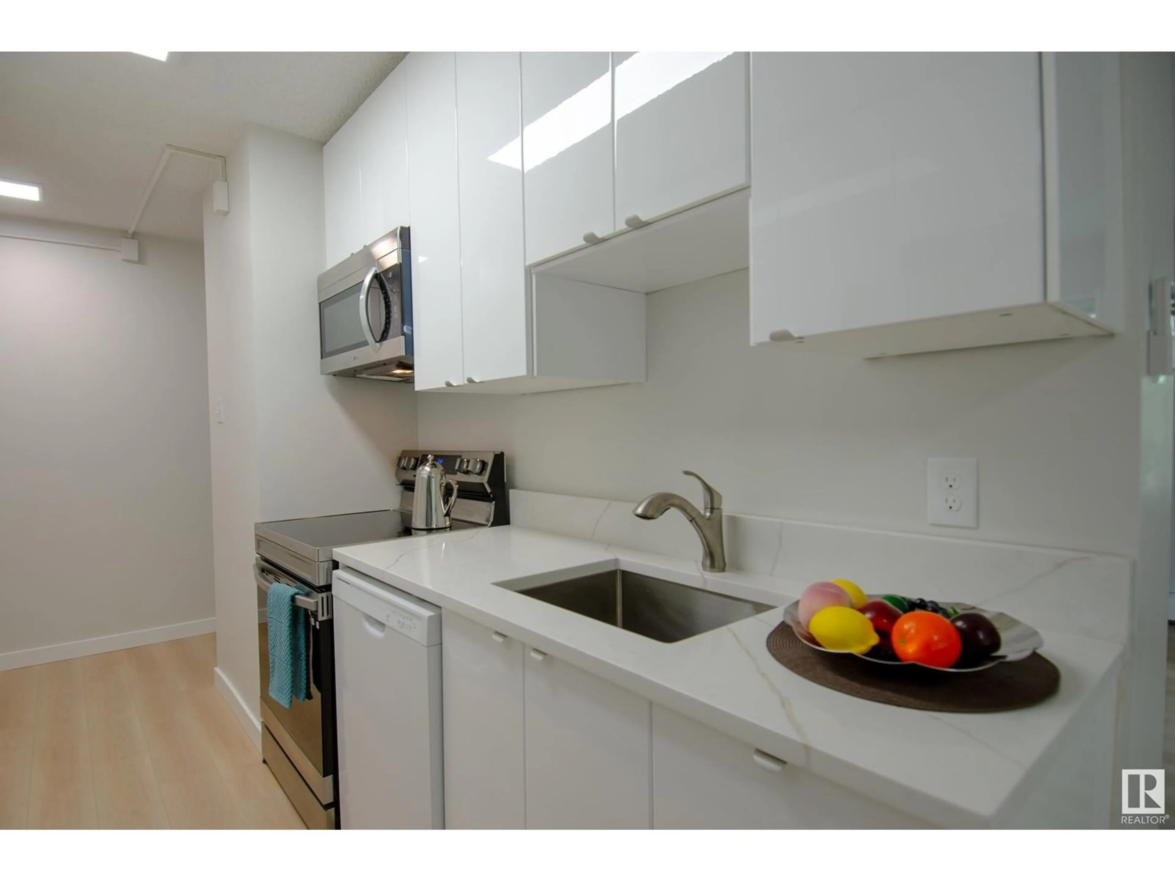 Standard kitchen, unknown for #402 - 9725 106 ST, Edmonton Alberta T5K1B5