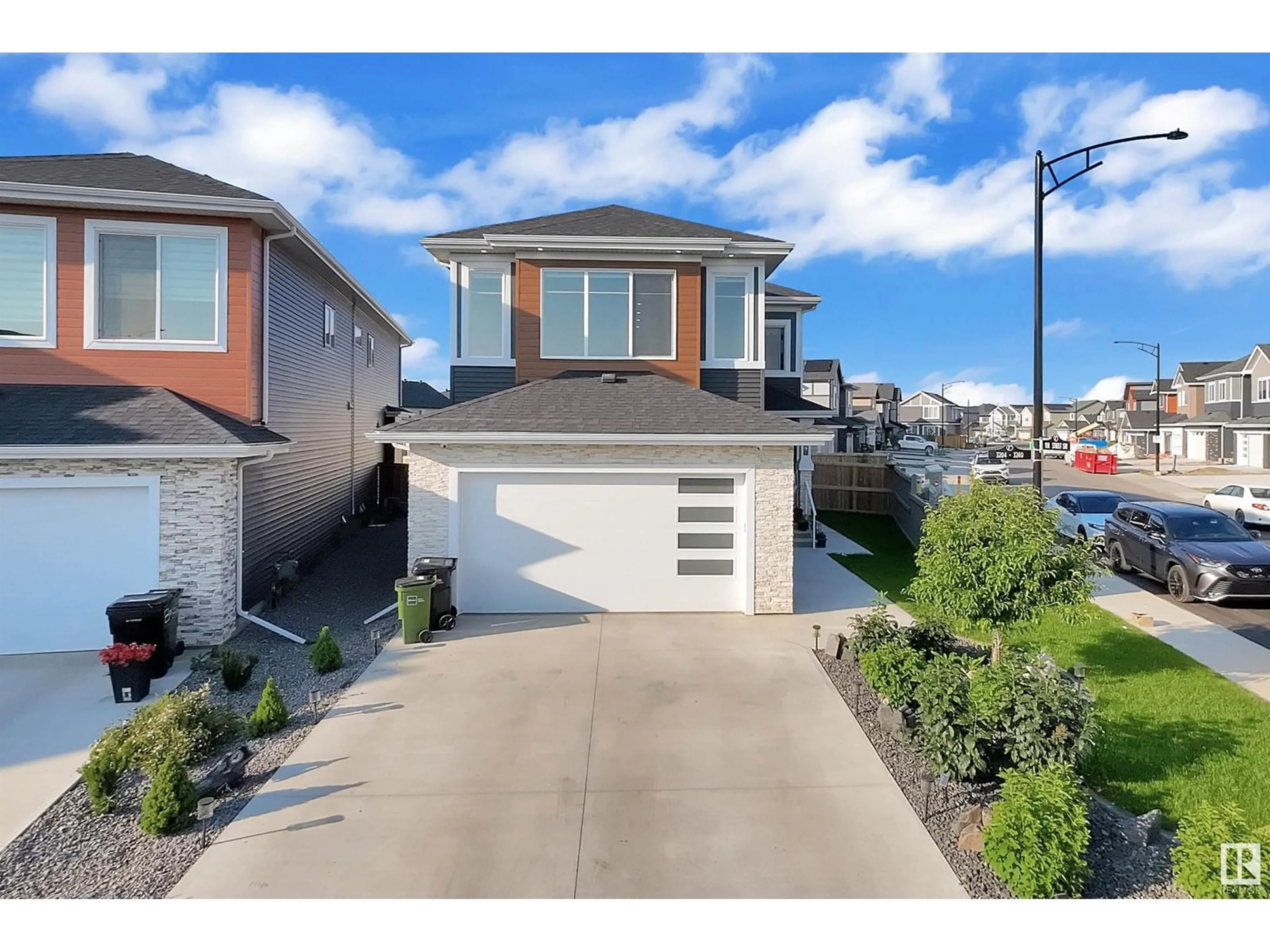 A pic from outside/outdoor area/front of a property/back of a property/a pic from drone, street for SW - 3204 158 ST, Edmonton Alberta T6W5C9