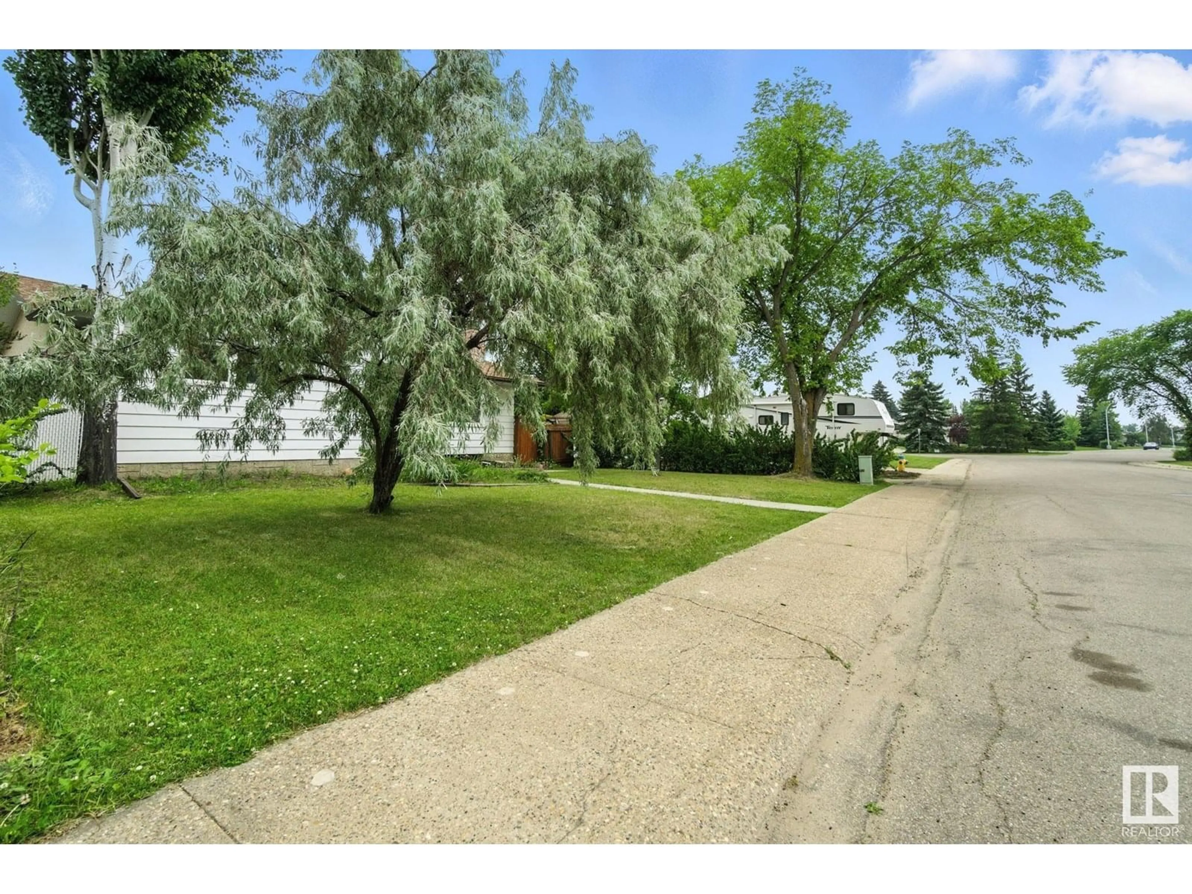 A pic from outside/outdoor area/front of a property/back of a property/a pic from drone, street for 15011 95 ST, Edmonton Alberta T5E3Z3