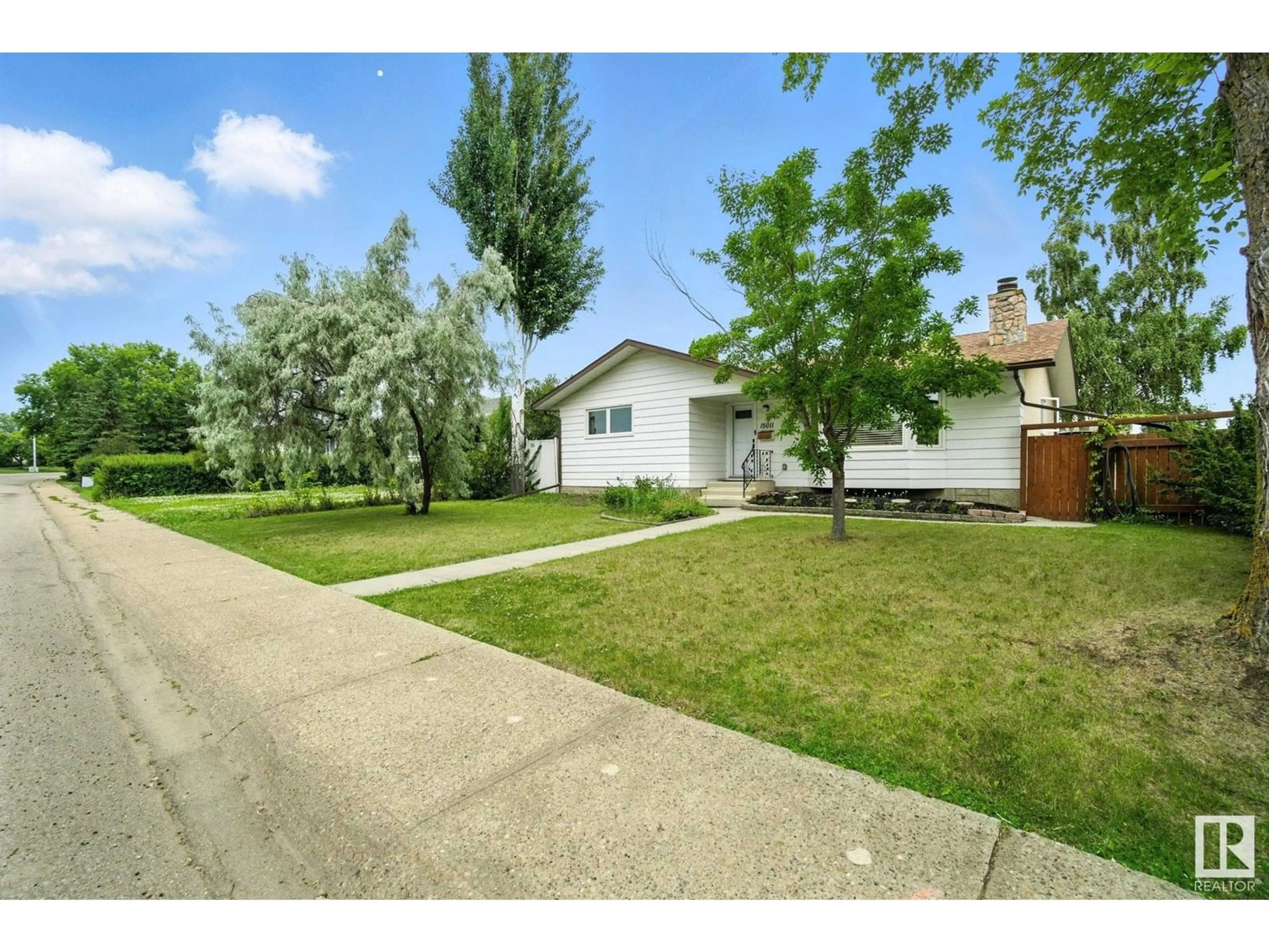 A pic from outside/outdoor area/front of a property/back of a property/a pic from drone, street for 15011 95 ST, Edmonton Alberta T5E3Z3