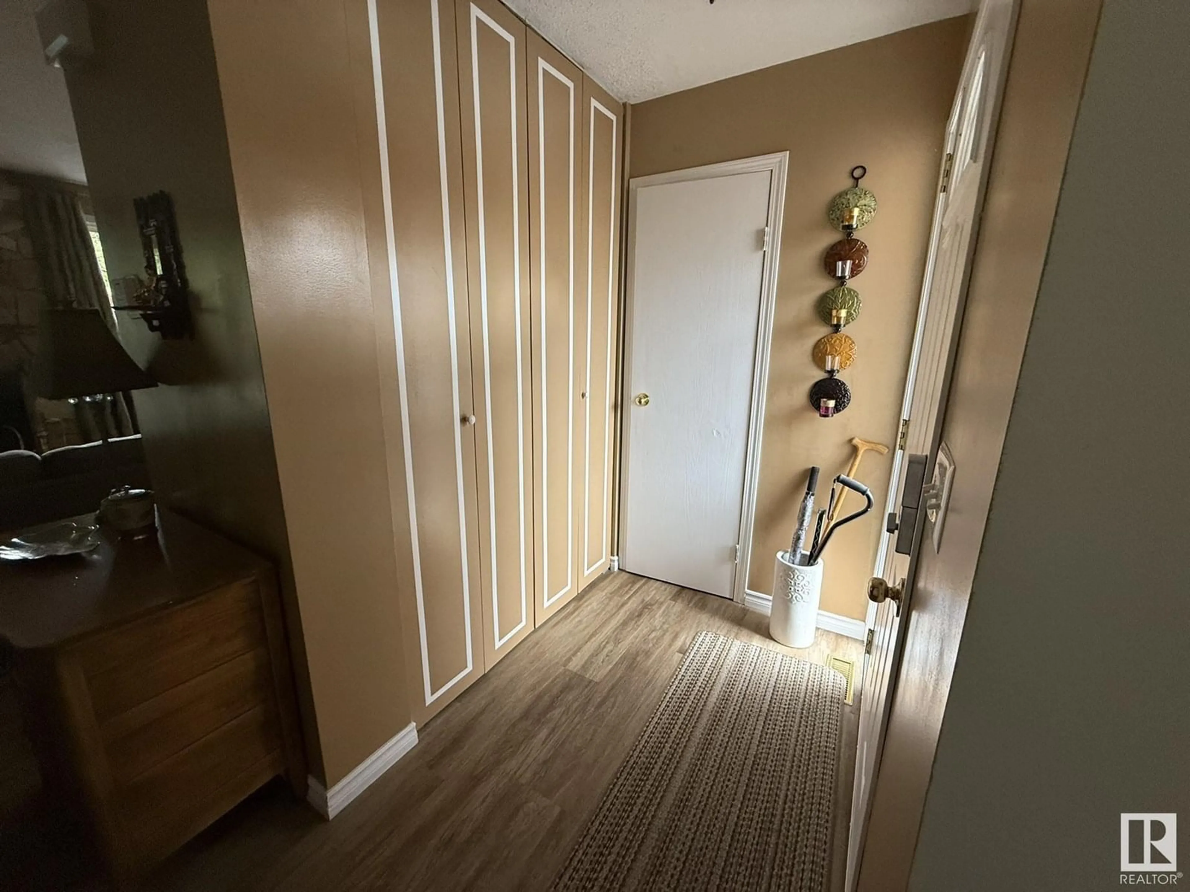 Unknown for 18525 66 AV, Edmonton Alberta T5T2M3