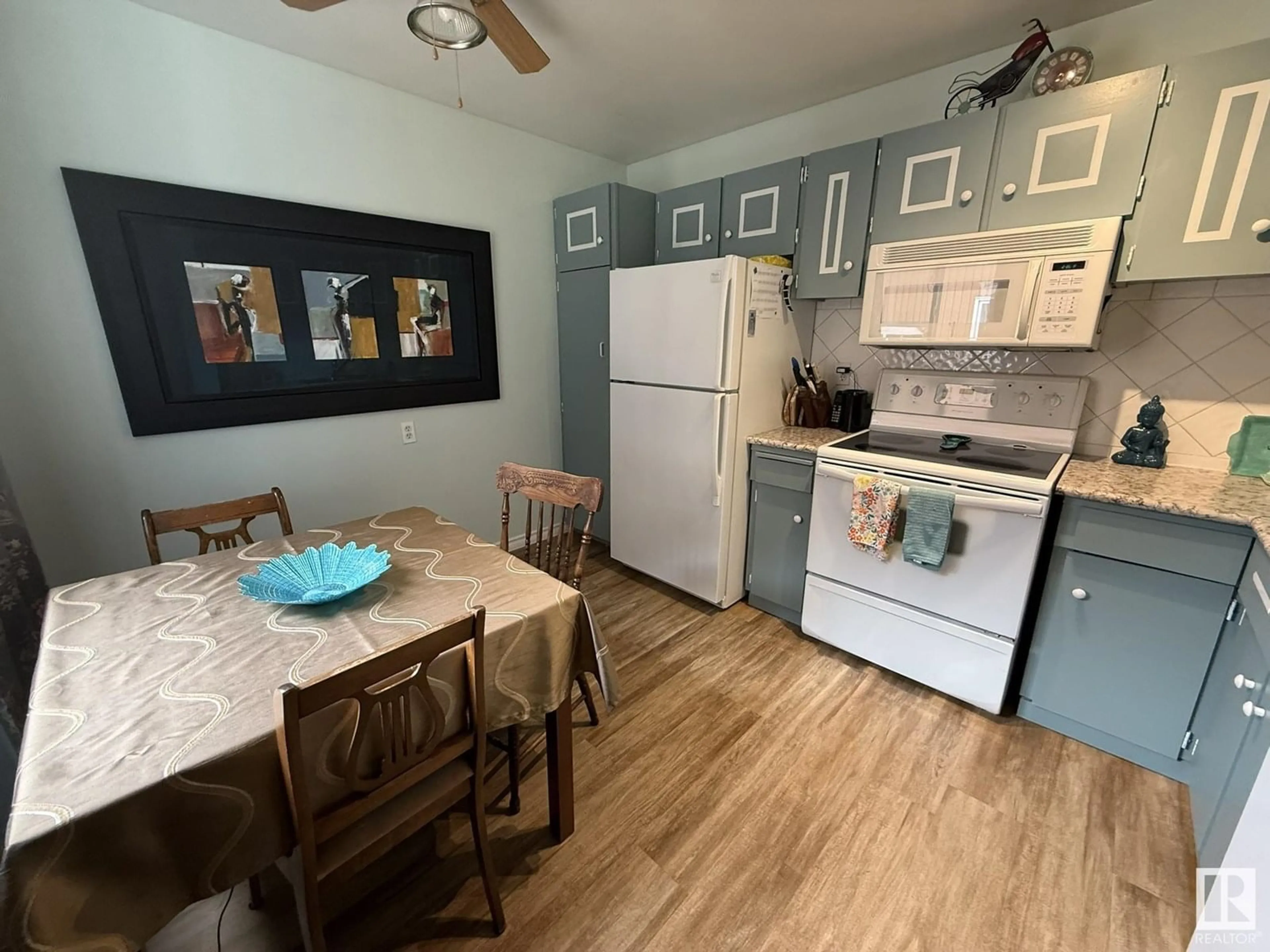 Standard kitchen, unknown for 18525 66 AV, Edmonton Alberta T5T2M3