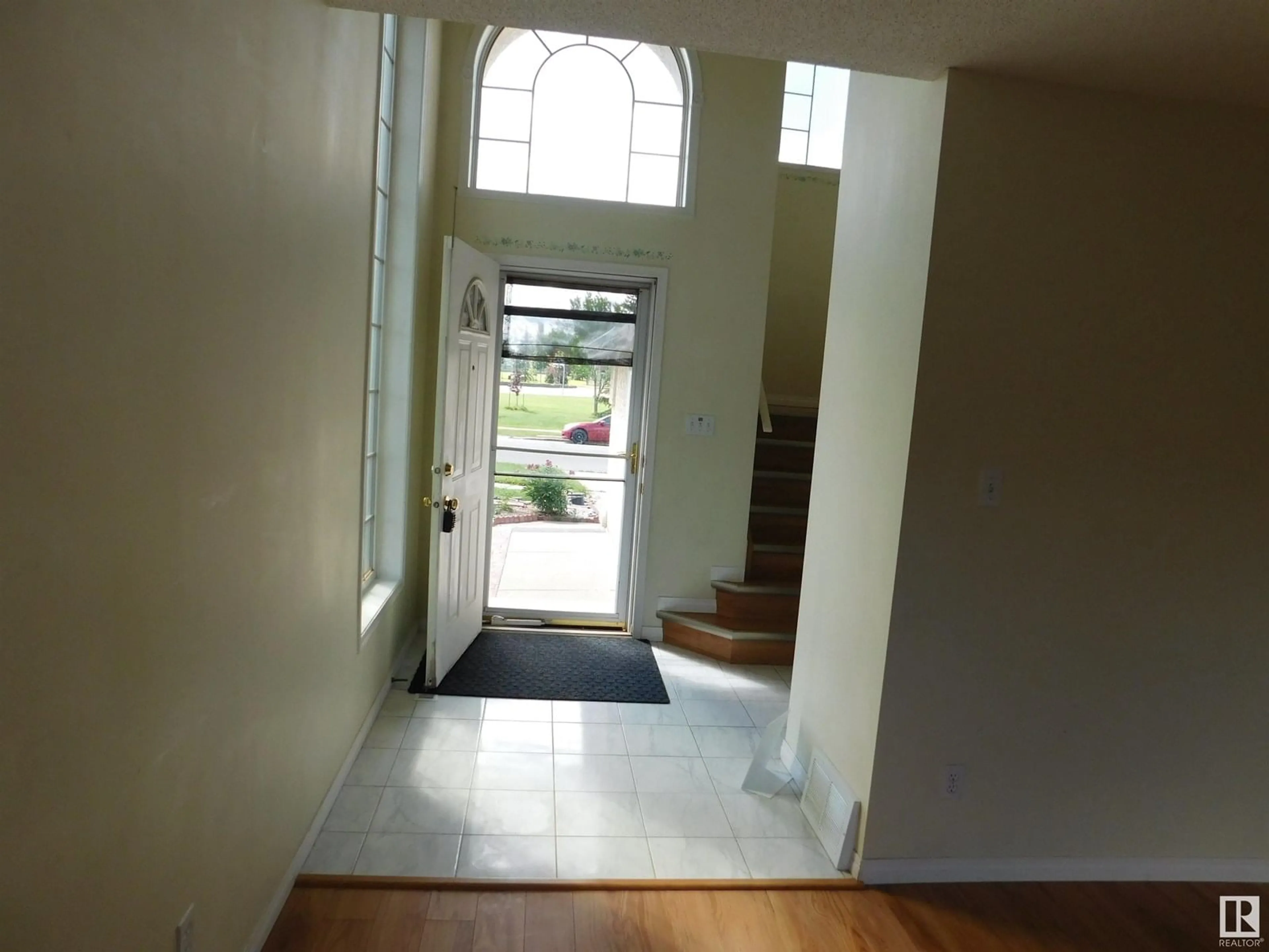 Indoor foyer for NW - 14803 129 ST, Edmonton Alberta T6V1C4