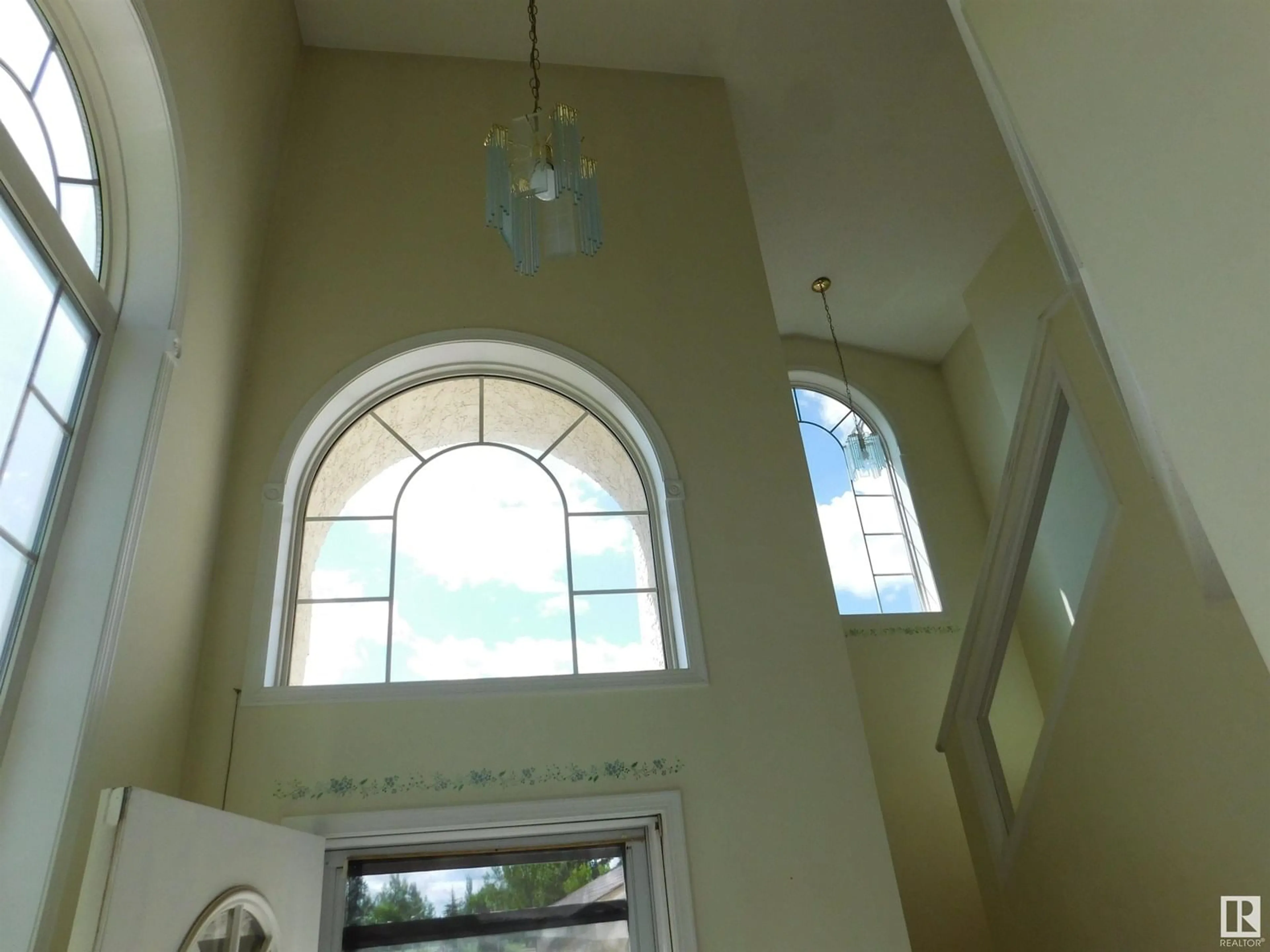 Indoor foyer for NW - 14803 129 ST, Edmonton Alberta T6V1C4