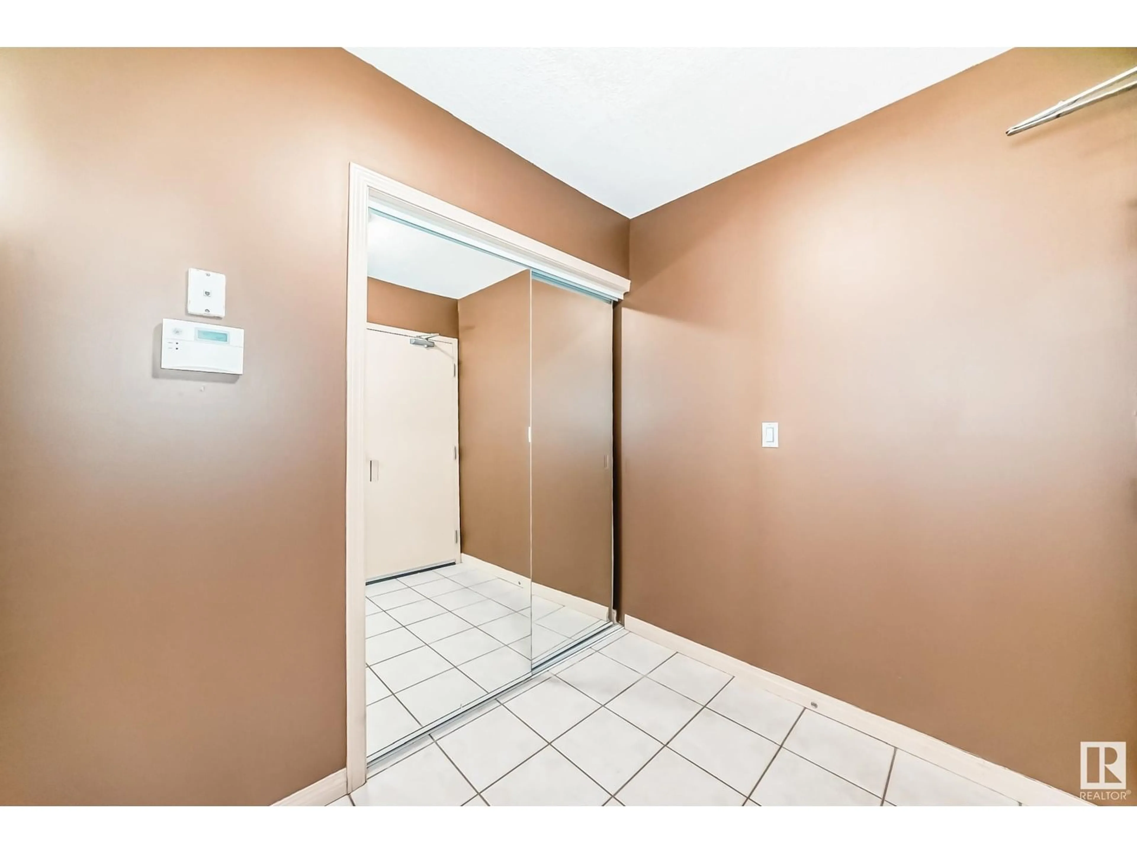 Indoor foyer for #101 - 11408 108 AV, Edmonton Alberta T5H4R5