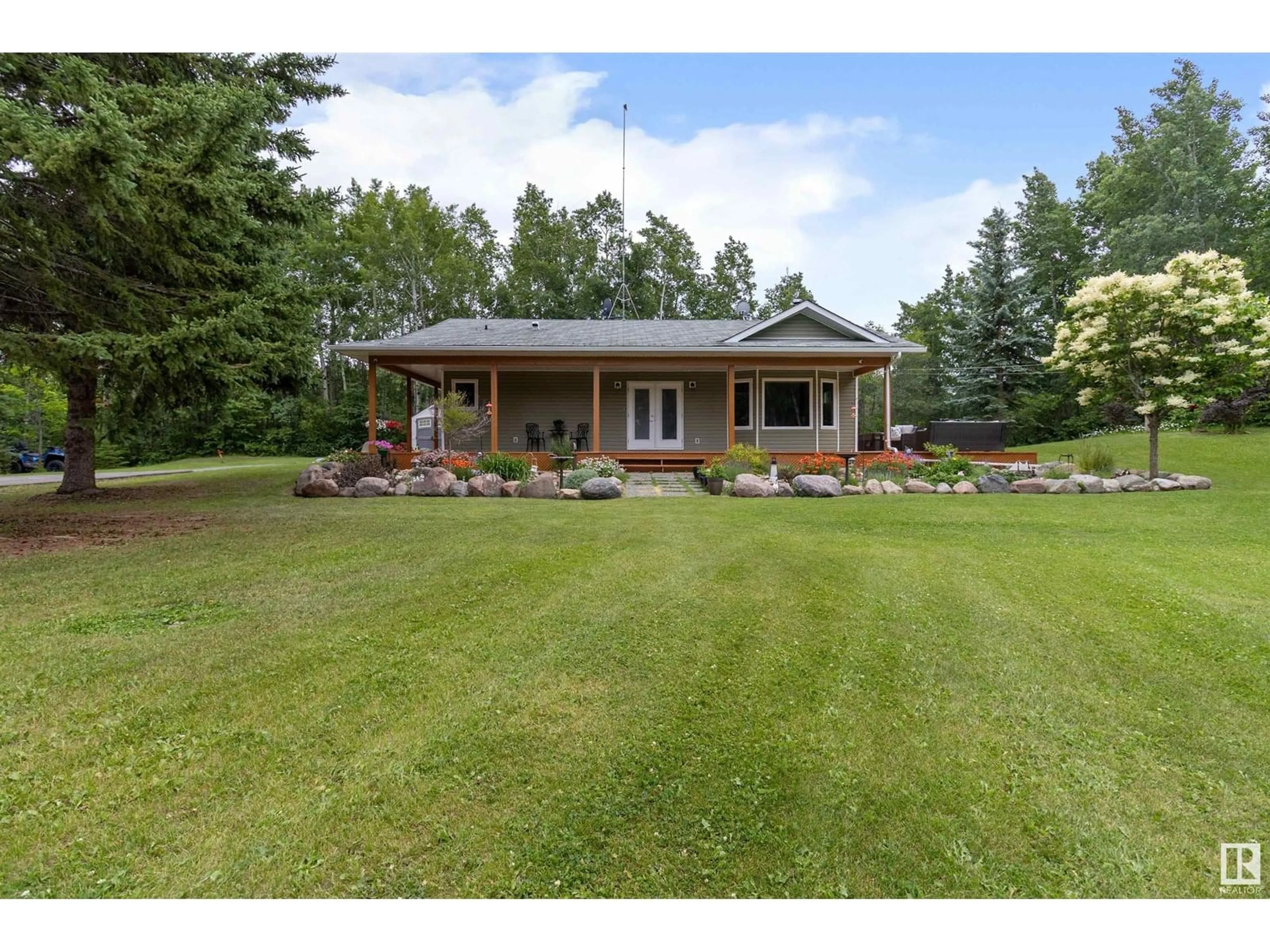A pic from outside/outdoor area/front of a property/back of a property/a pic from drone, unknown for 51504 - 13 RGE RD 200, Rural Beaver County Alberta T0B4J1