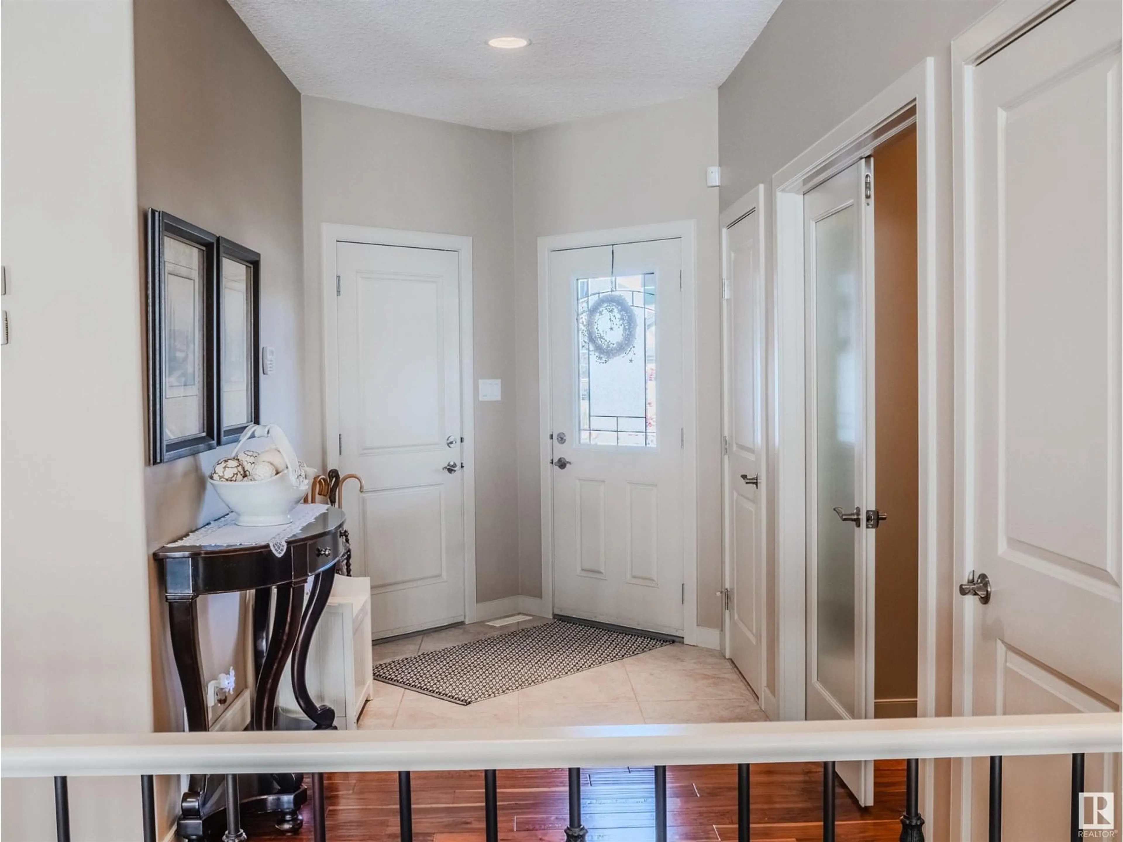 Indoor entryway for 645 CANTOR LANDING LD, Edmonton Alberta T6W0V6