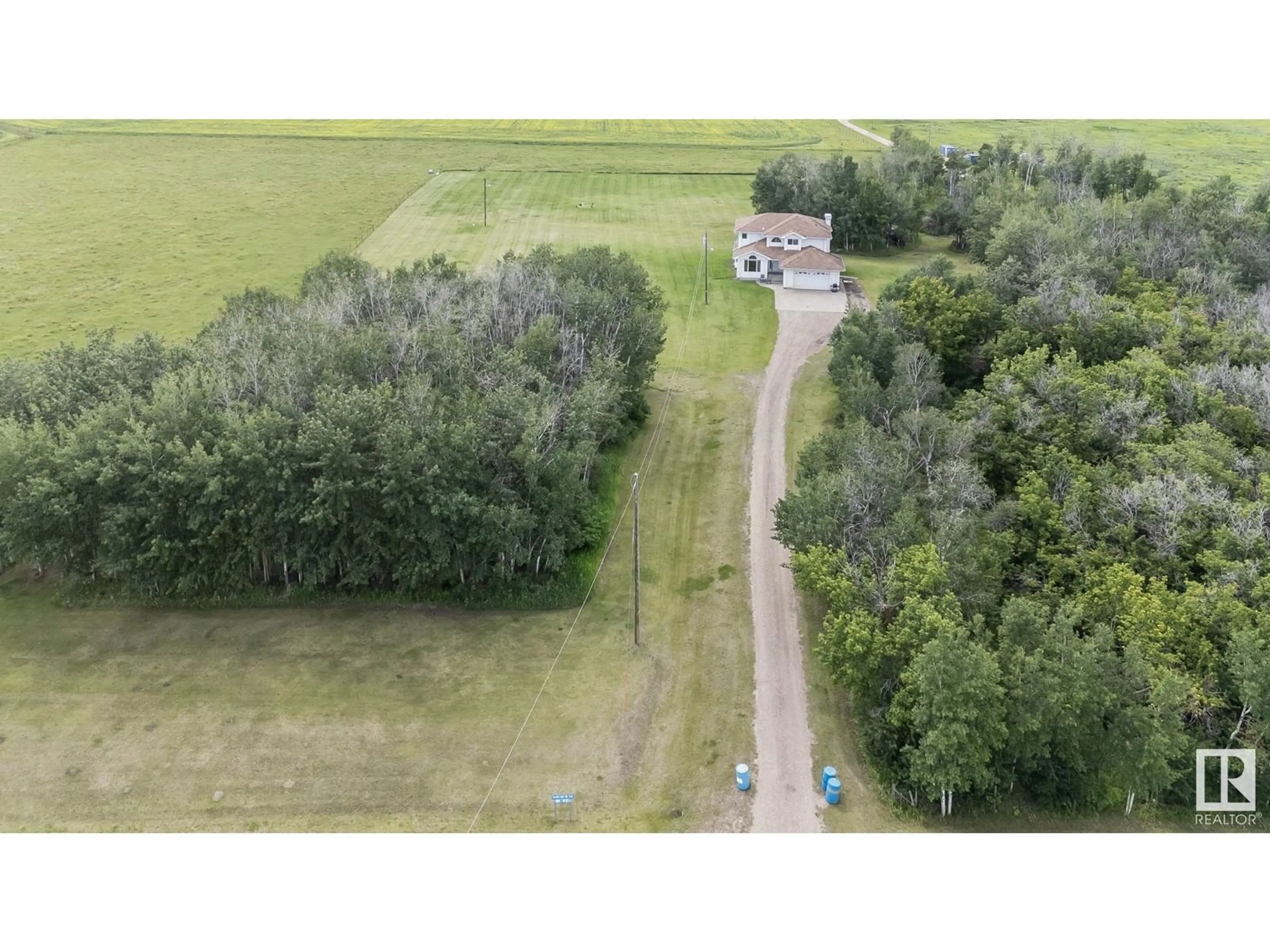 A pic from outside/outdoor area/front of a property/back of a property/a pic from drone, forest/trees view for 5710 70 ST, Edmonton Alberta T6X2S6