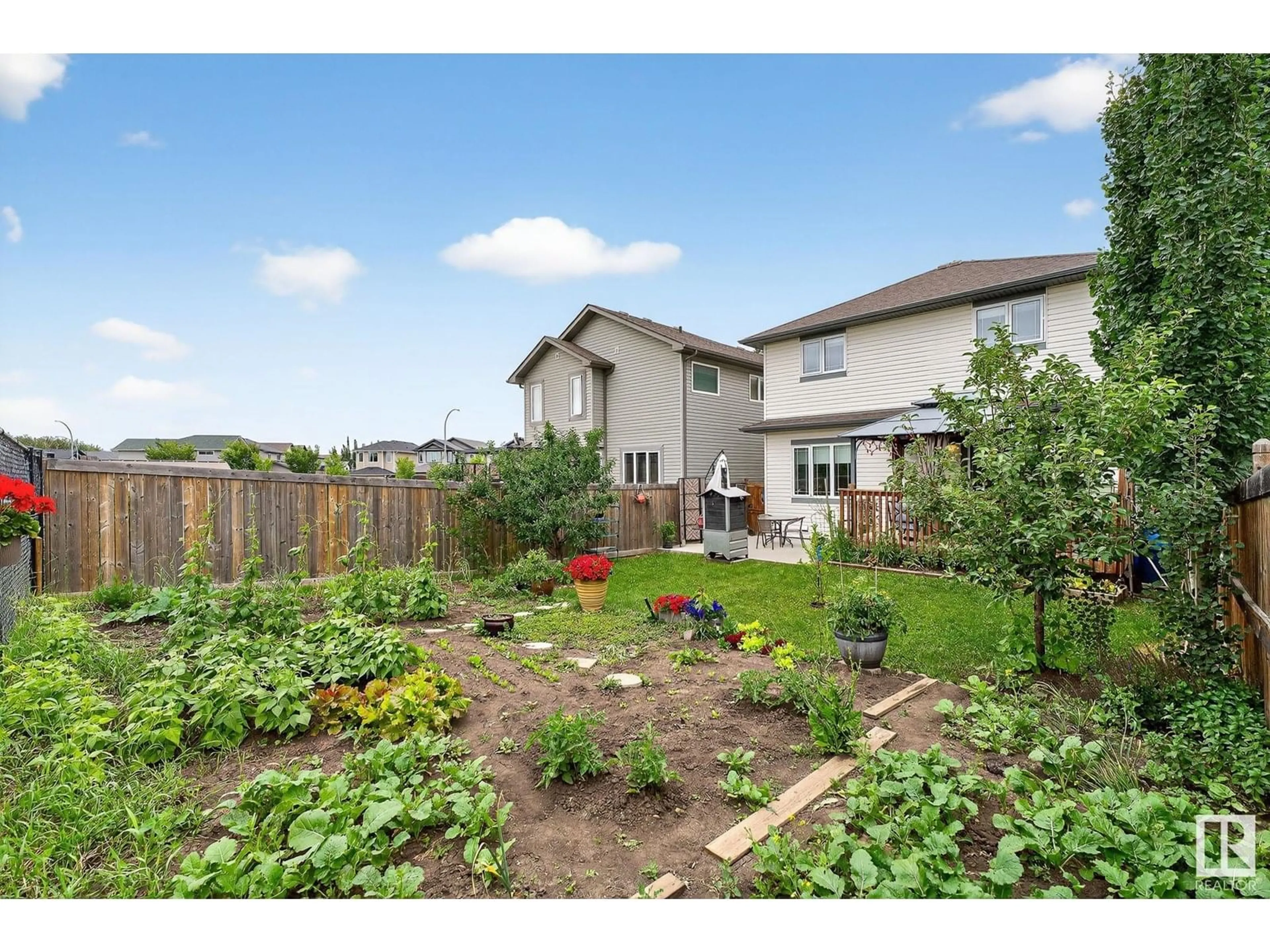 A pic from outside/outdoor area/front of a property/back of a property/a pic from drone, street for 13519 165 AV, Edmonton Alberta T6V0G9