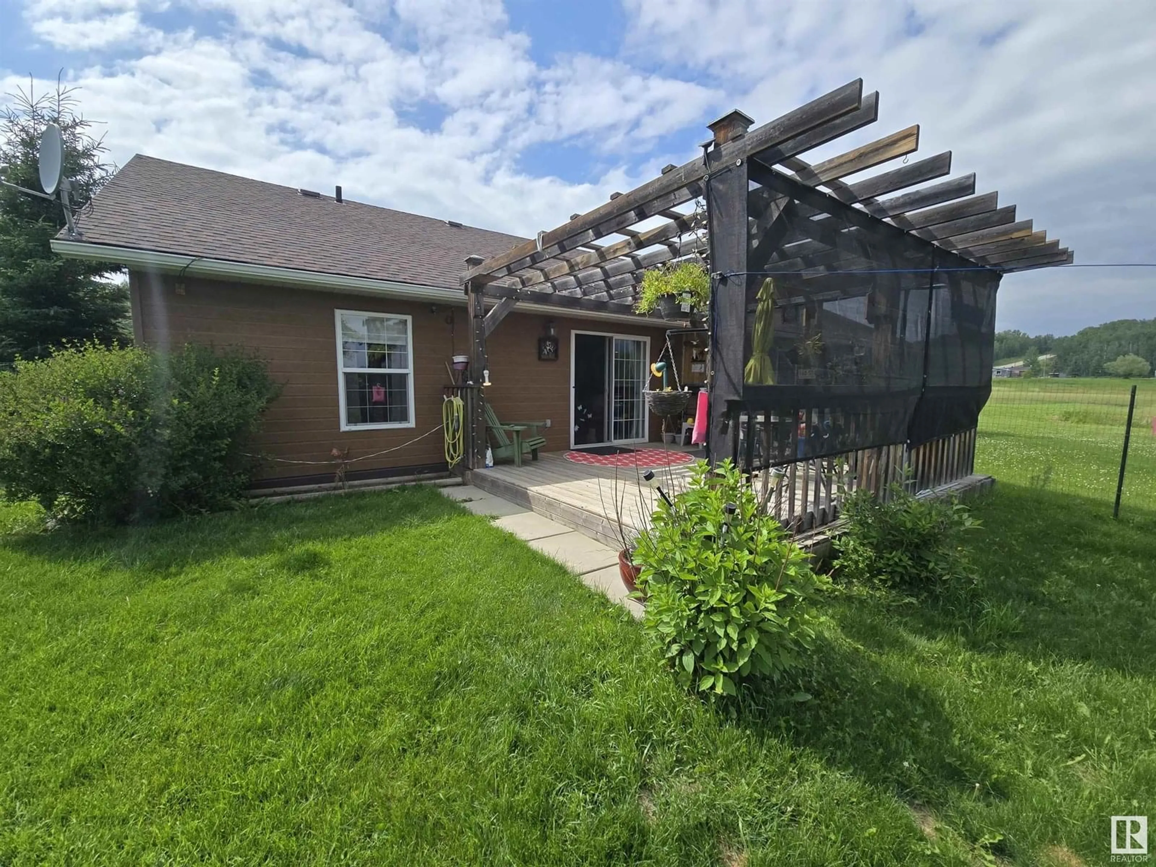 Patio, unknown for 124080 TWP ROAD 593 A, Rural Woodlands County Alberta T7S1P2