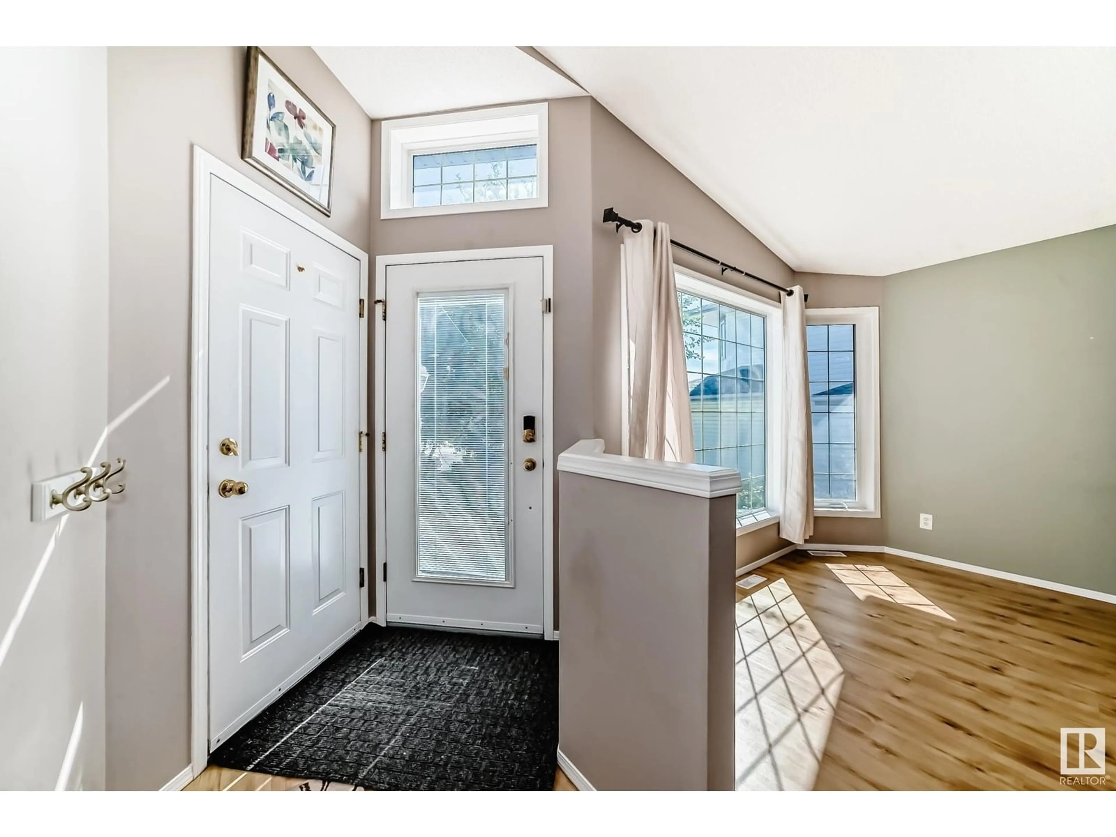 Indoor entryway for 4 HOLLY PL, St. Albert Alberta T8N6W7