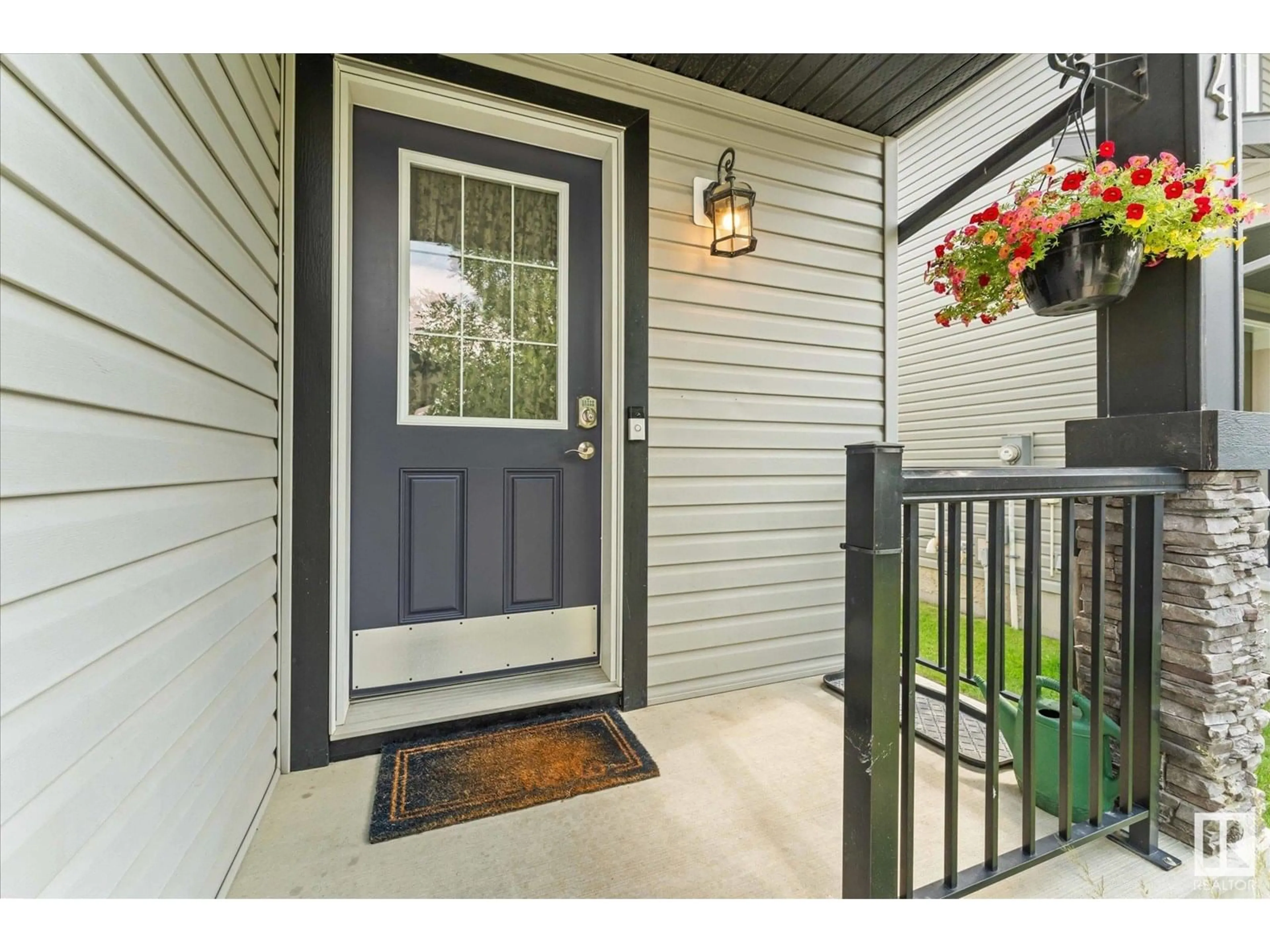 Indoor entryway for 24 WELLINGTON PL, Fort Saskatchewan Alberta T8L0G2