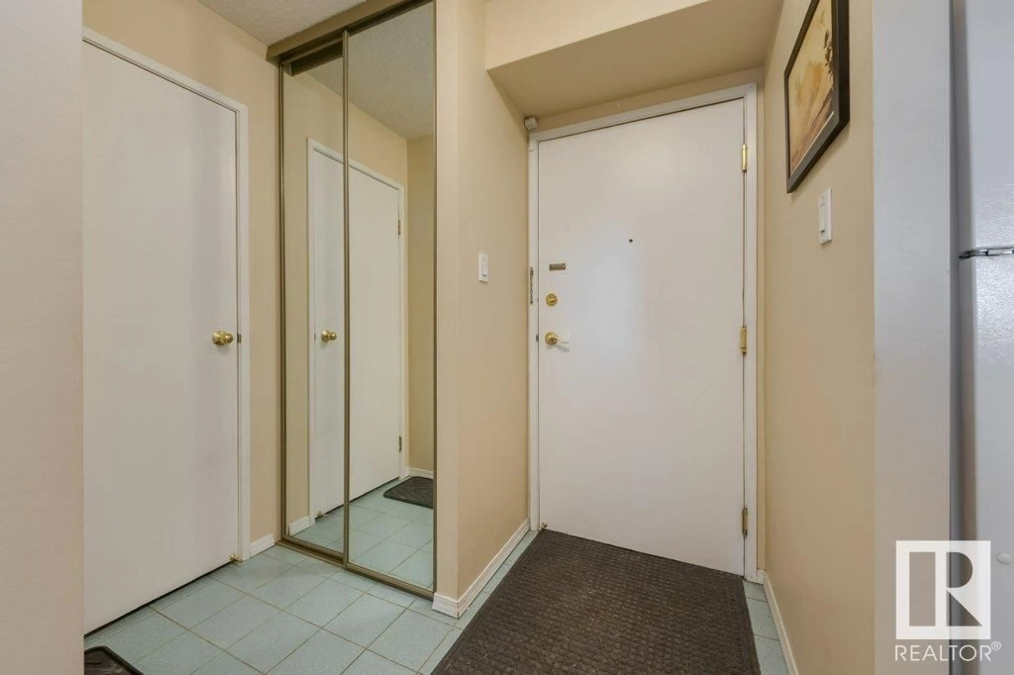 Indoor foyer for 1106 - 8315 105 ST NW, Edmonton Alberta T6E4H4