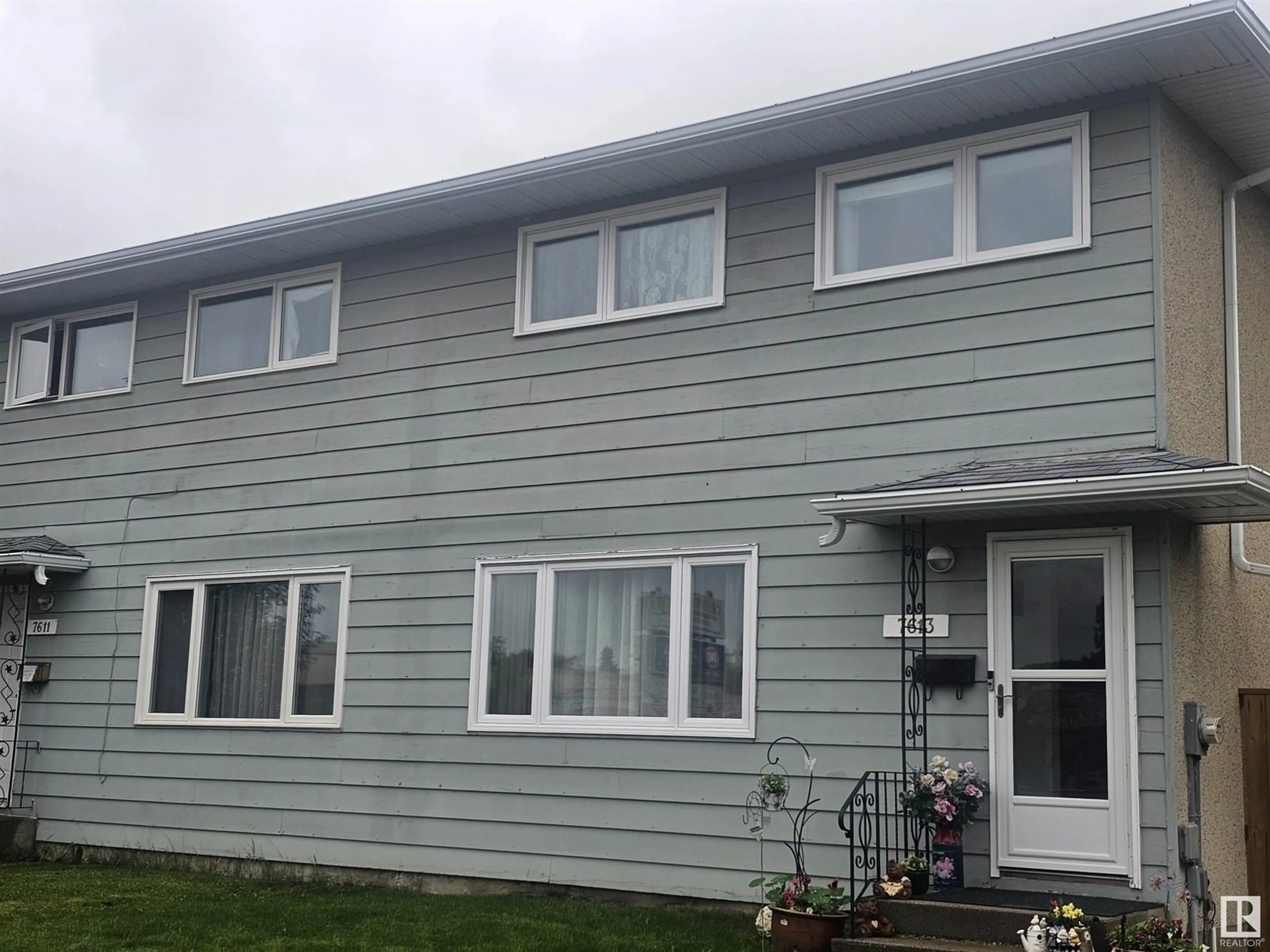 Home with vinyl exterior material, building for NW - 7613 144 AV, Edmonton Alberta T5C2R9