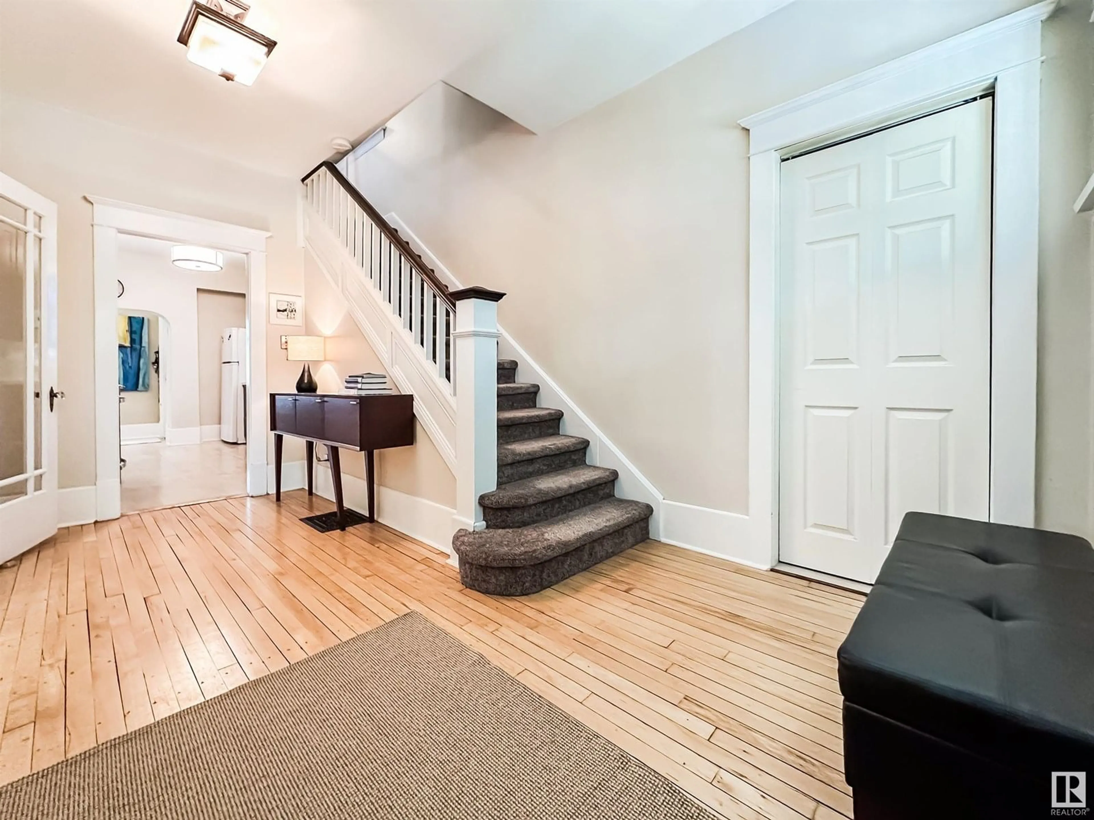 Indoor entryway for 12620 104 AV, Edmonton Alberta T5N0V7