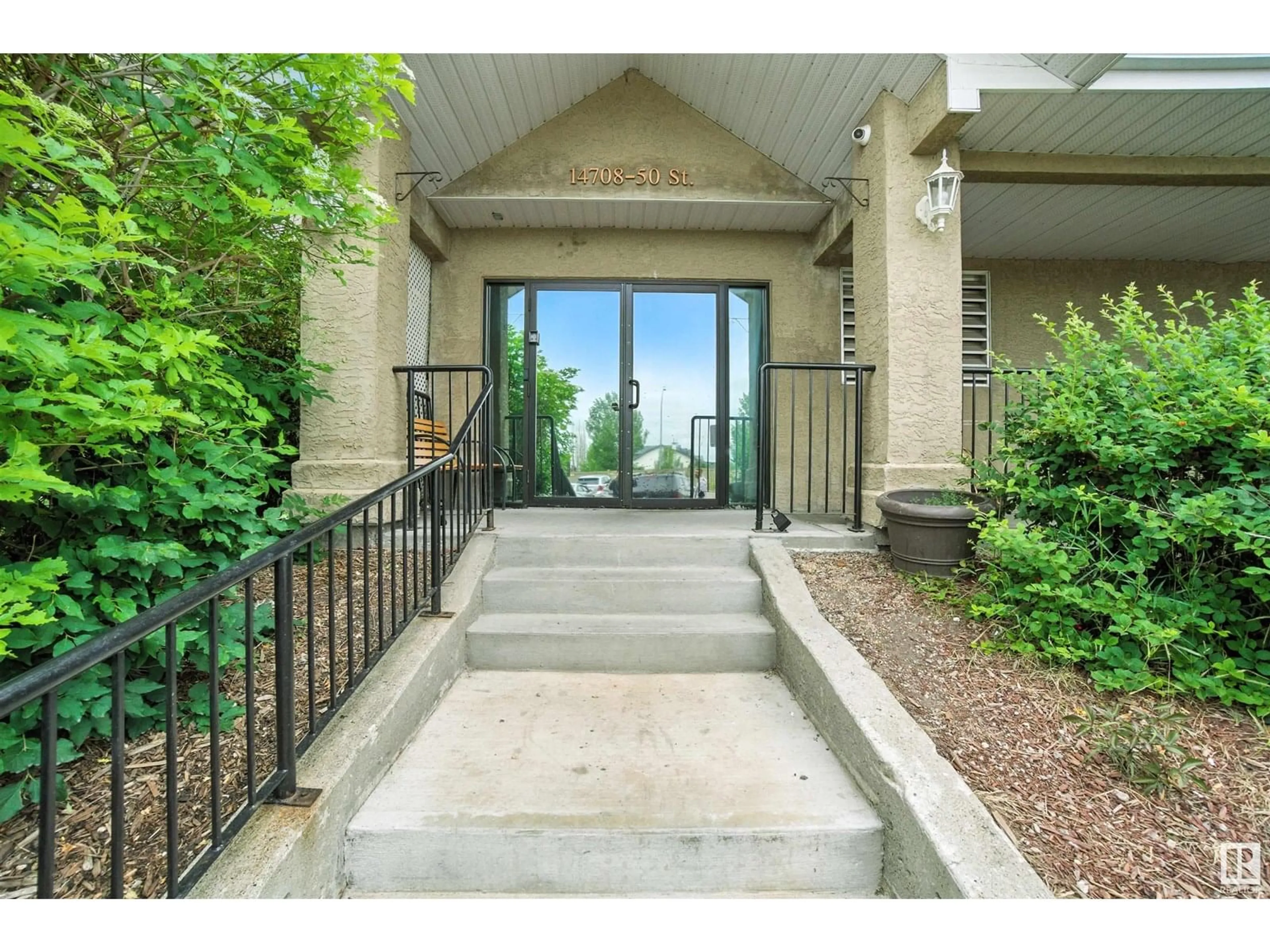 Indoor entryway for 14708 - 311 50 ST, Edmonton Alberta T5A5G9