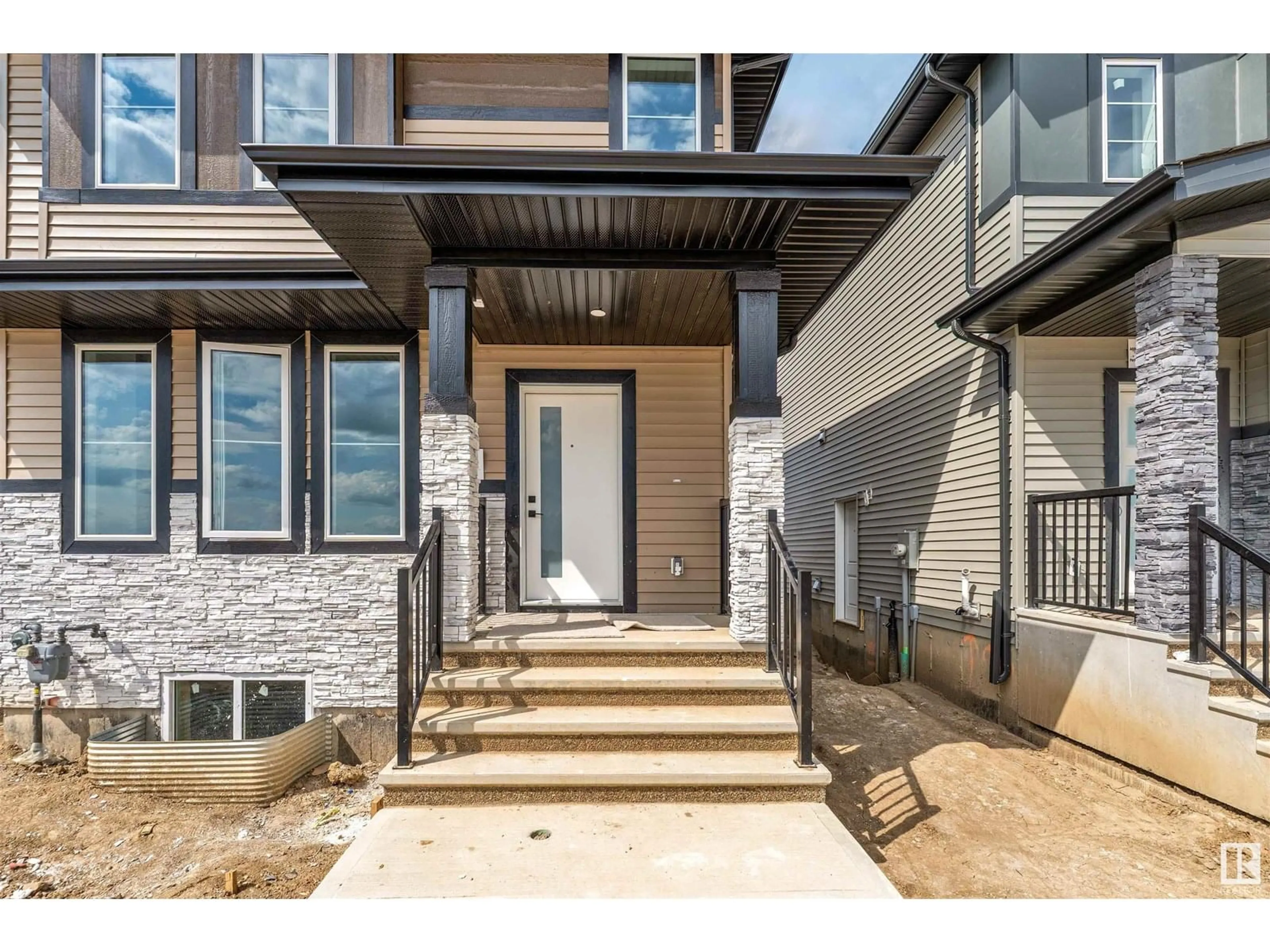 Indoor entryway for 3614 39 AV, Beaumont Alberta T4X2C5