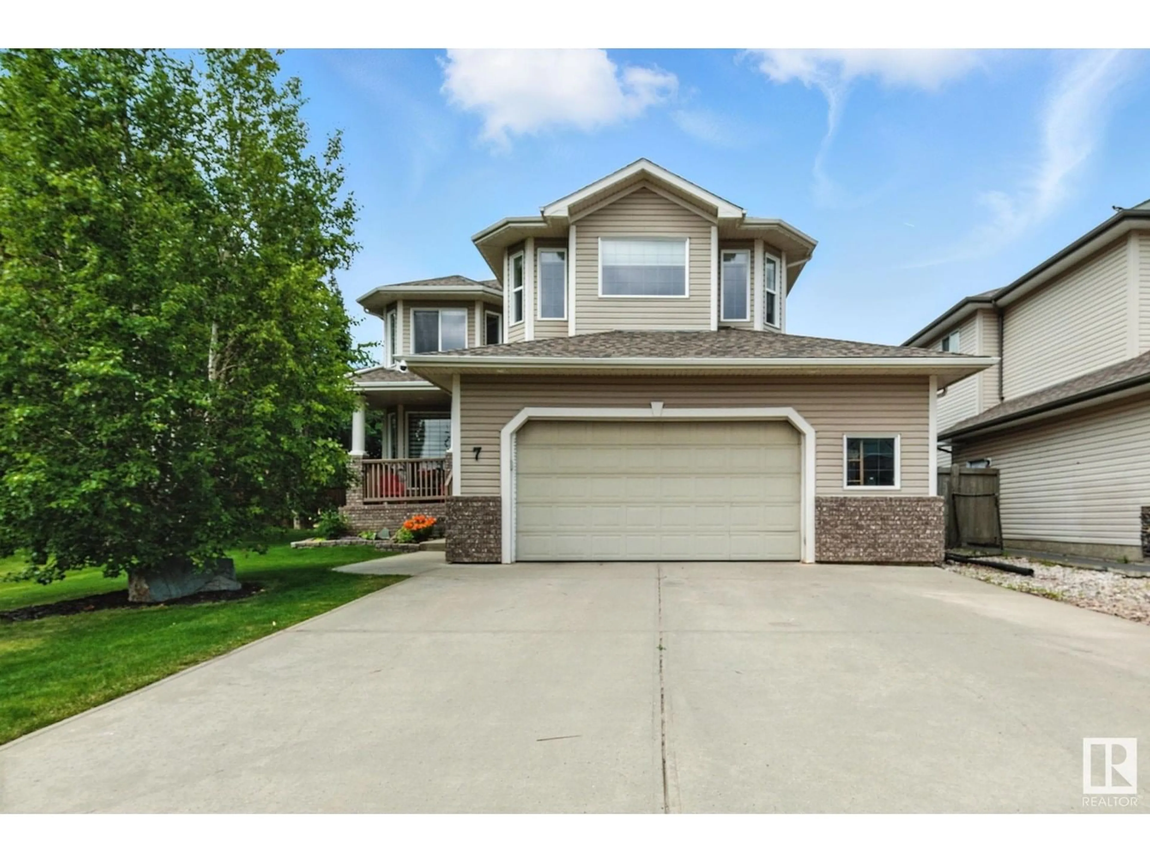 Home with vinyl exterior material, street for 7 LINKSVIEW CLOSE, Spruce Grove Alberta T7X4P3