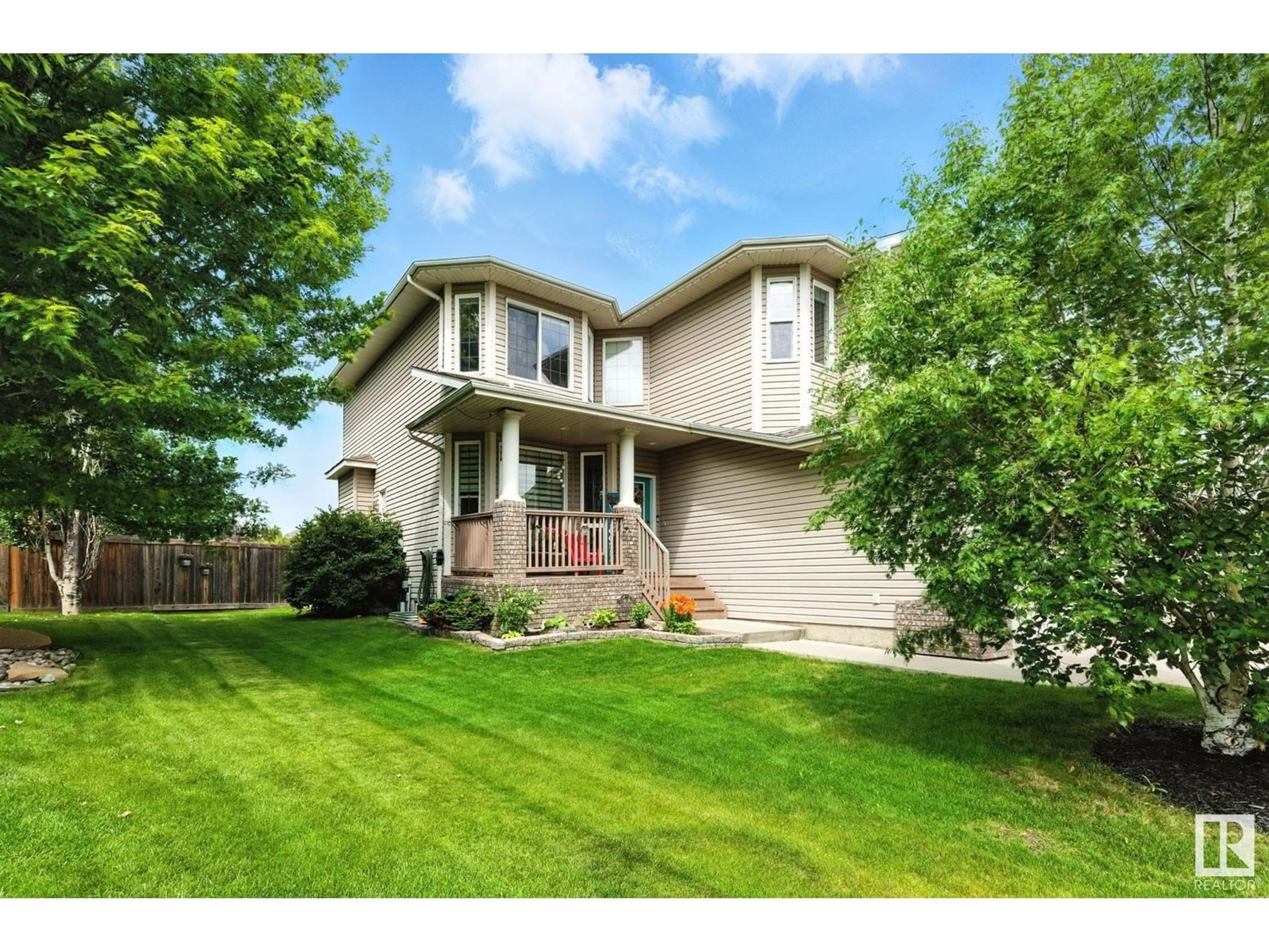 Home with vinyl exterior material, street for 7 LINKSVIEW CLOSE, Spruce Grove Alberta T7X4P3