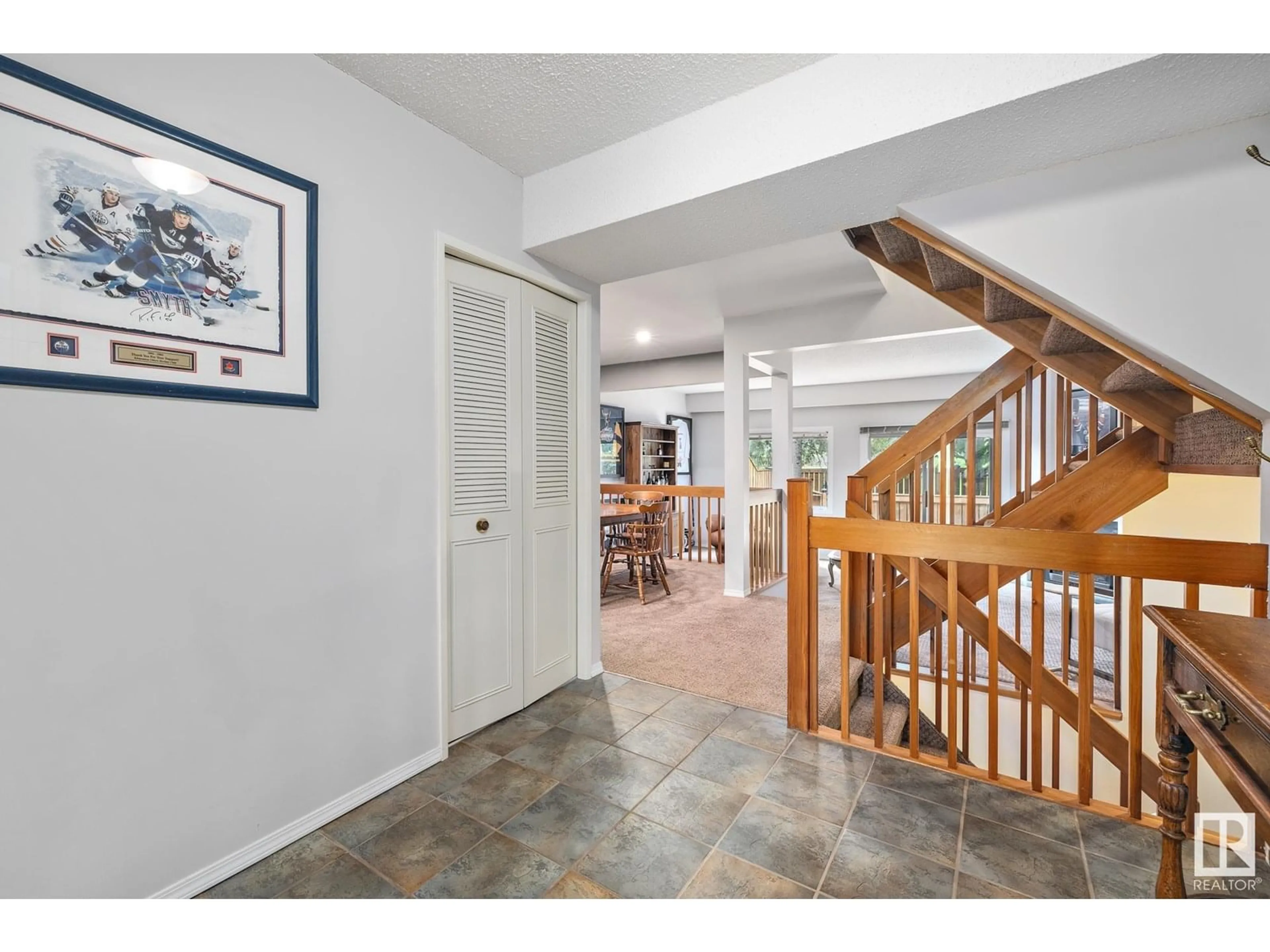 Indoor entryway for NW - 2737 124 ST, Edmonton Alberta T6J4T2