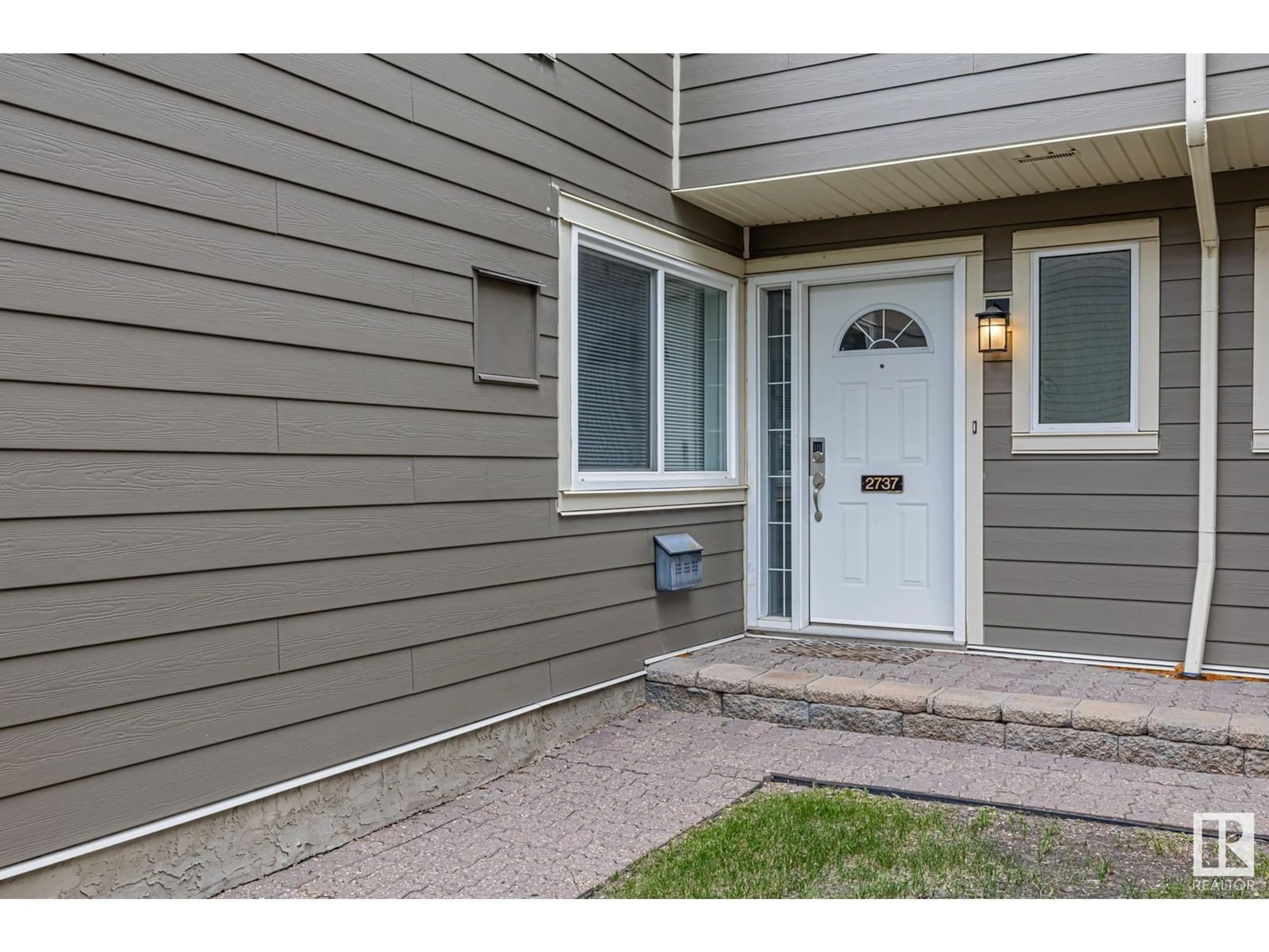 Indoor entryway for NW - 2737 124 ST, Edmonton Alberta T6J4T2