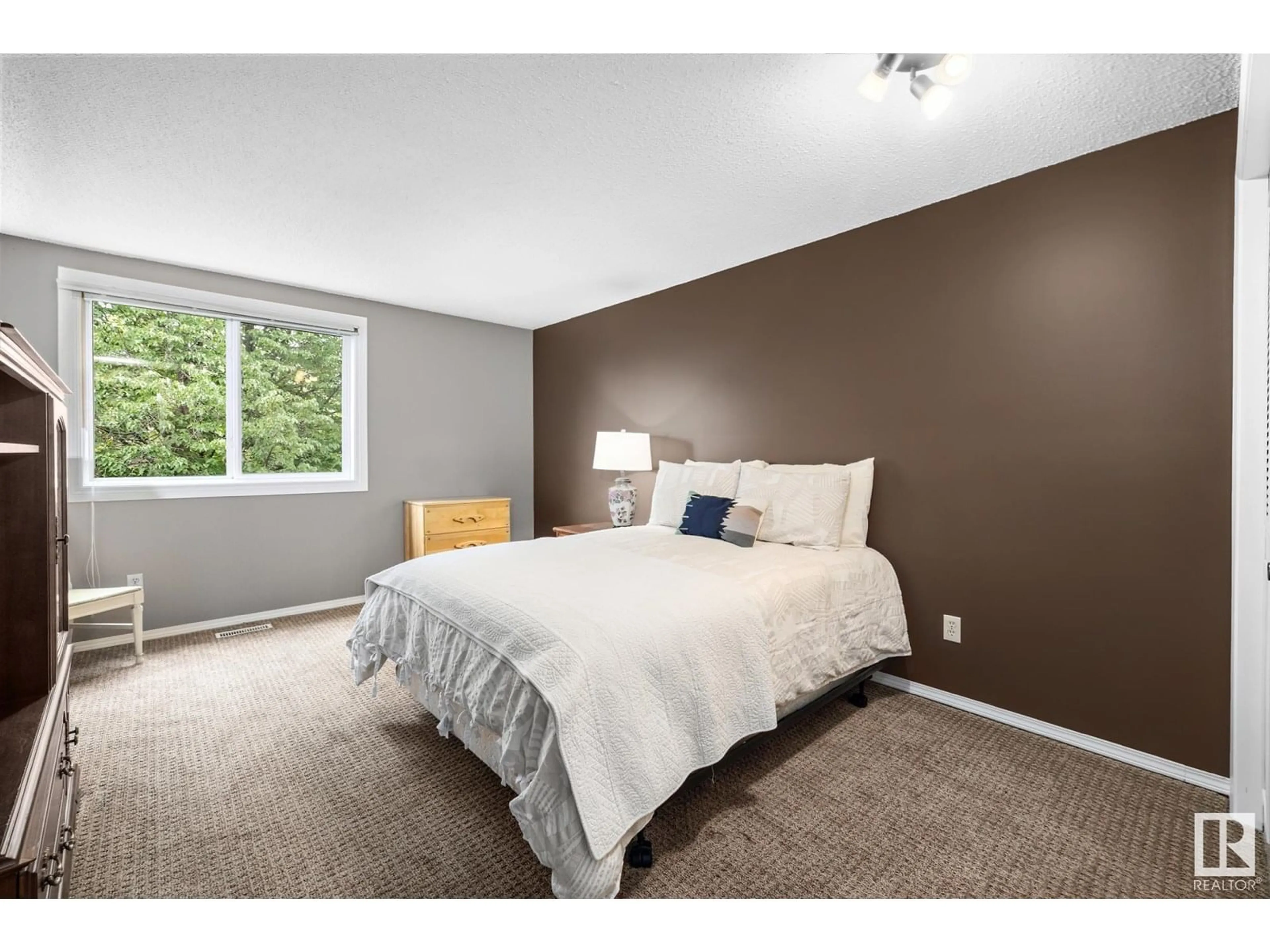 Bedroom with bed, unknown for NW - 2737 124 ST, Edmonton Alberta T6J4T2