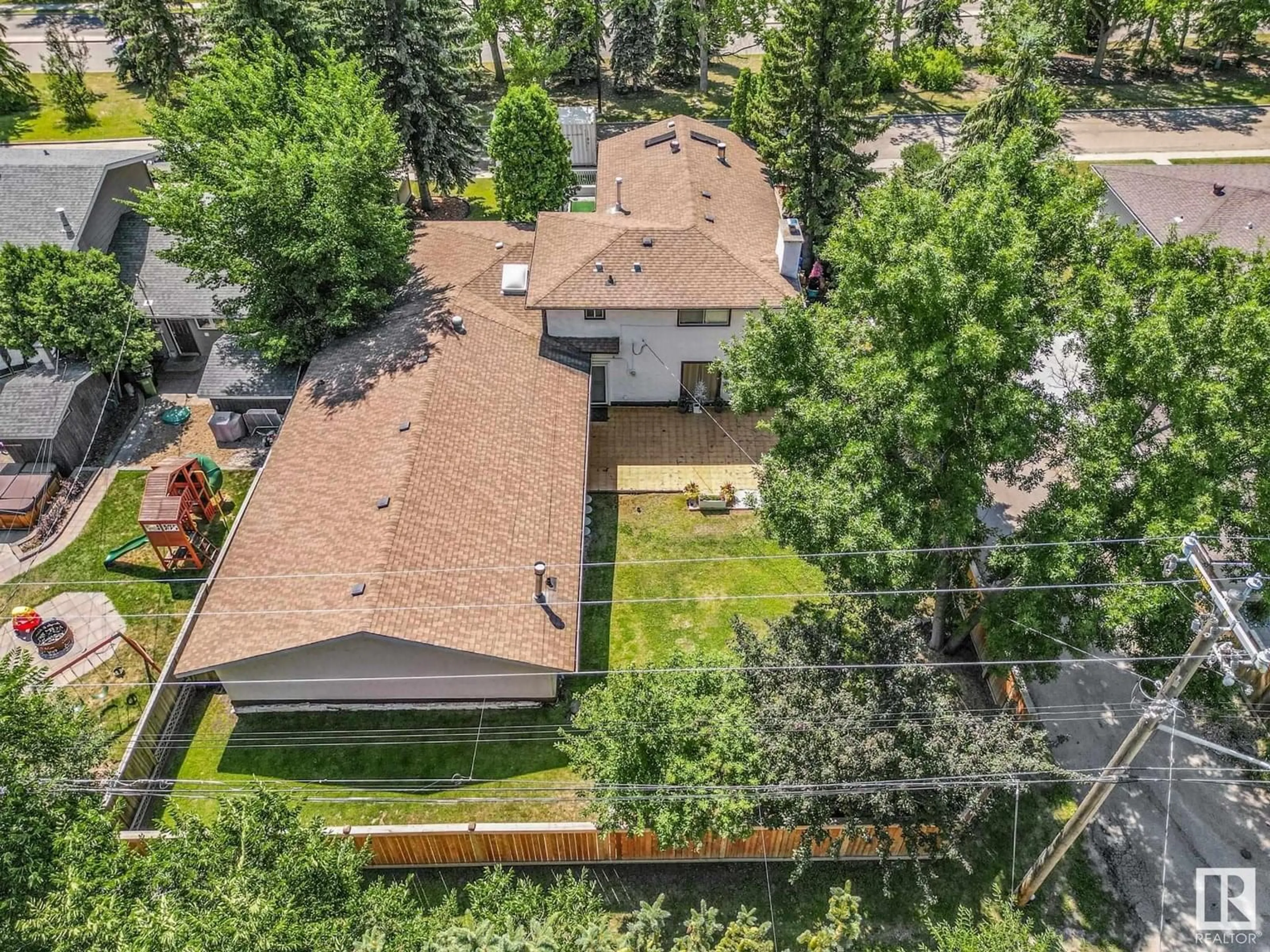 A pic from outside/outdoor area/front of a property/back of a property/a pic from drone, unknown for 13312 BUENA VISTA RD, Edmonton Alberta T5R5R2