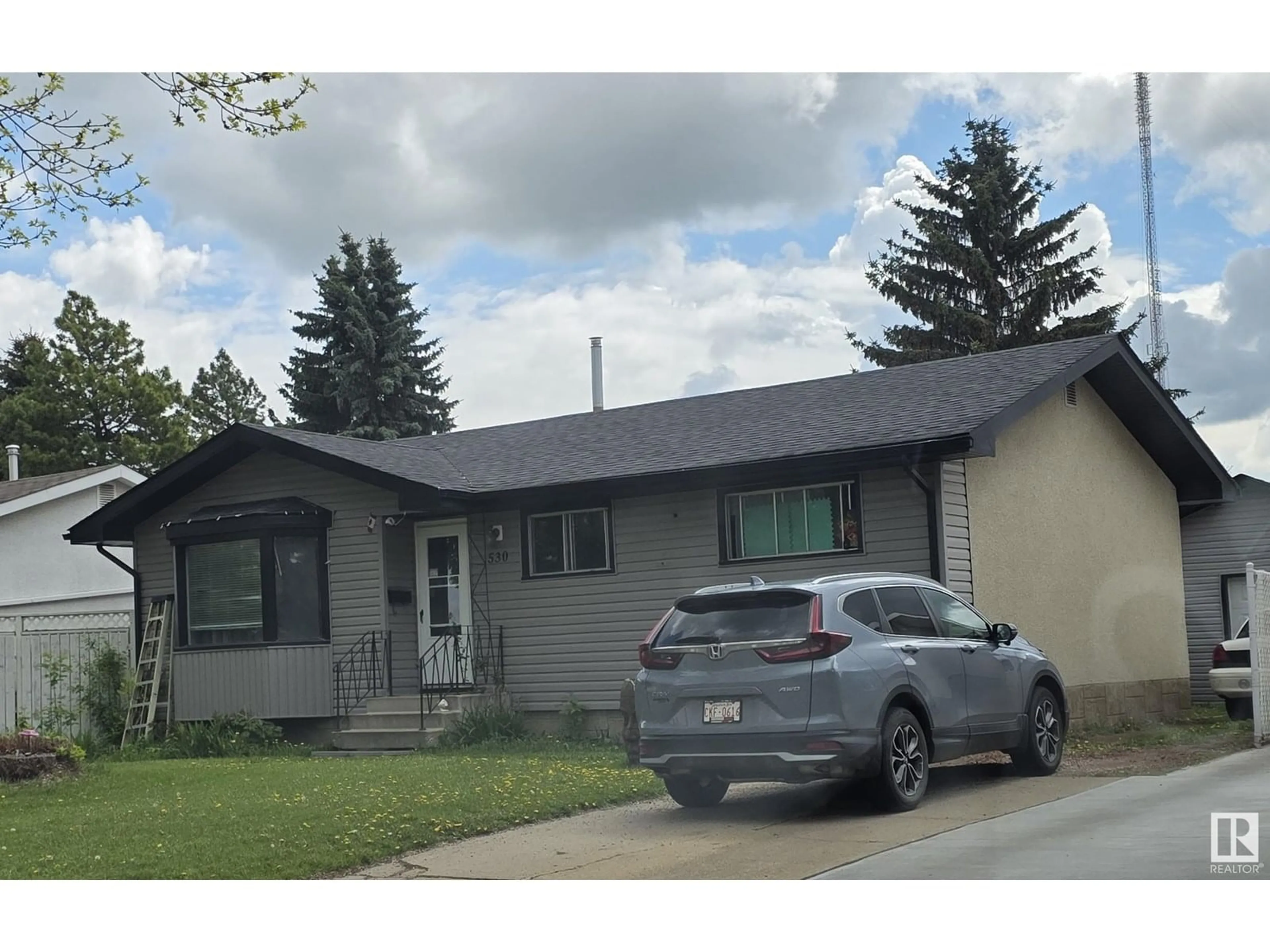 Home with vinyl exterior material, street for 530 ALDER AV, Sherwood Park Alberta T8A1T2
