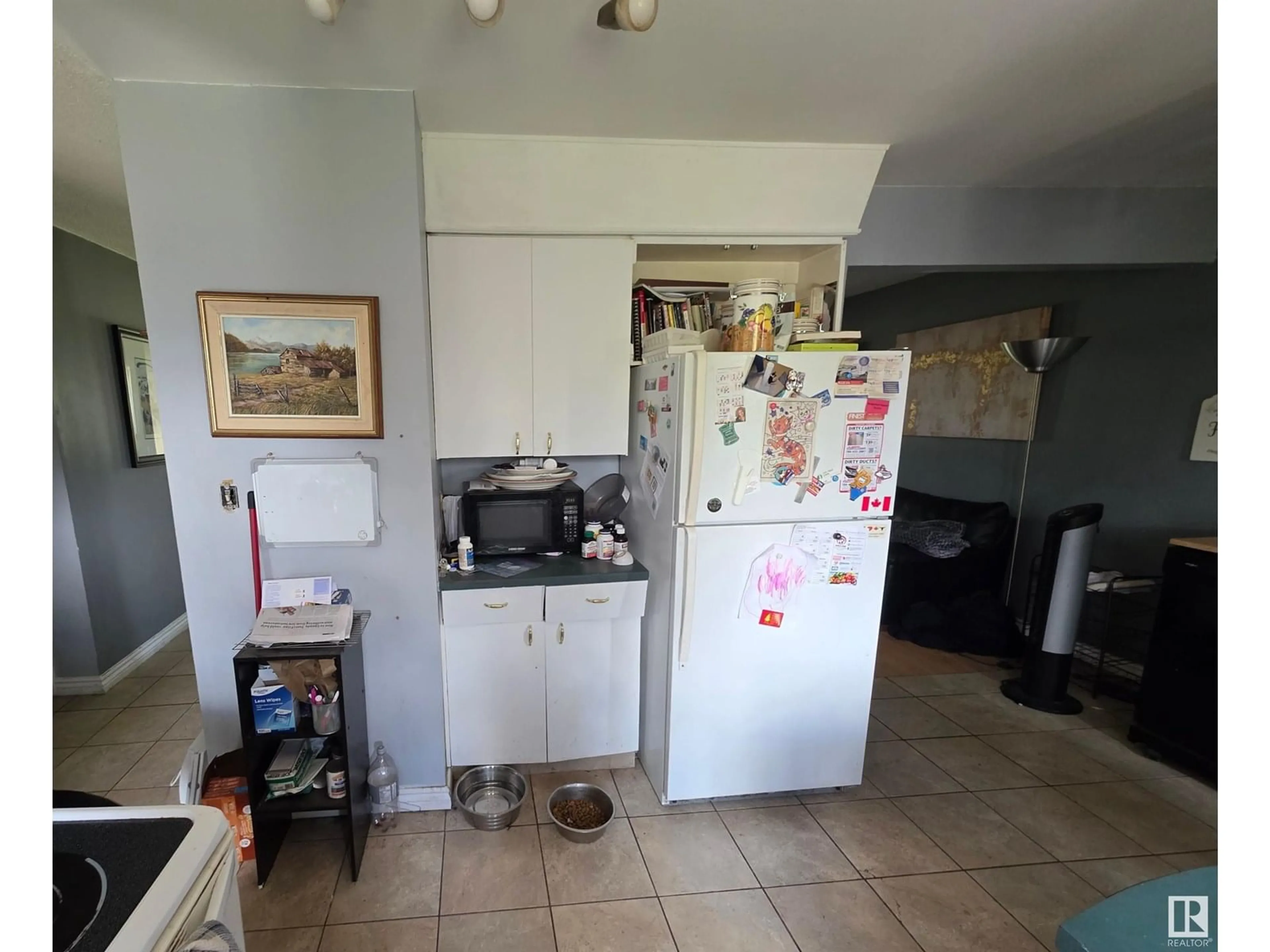 Standard kitchen, floor is not visible for 530 ALDER AV, Sherwood Park Alberta T8A1T2