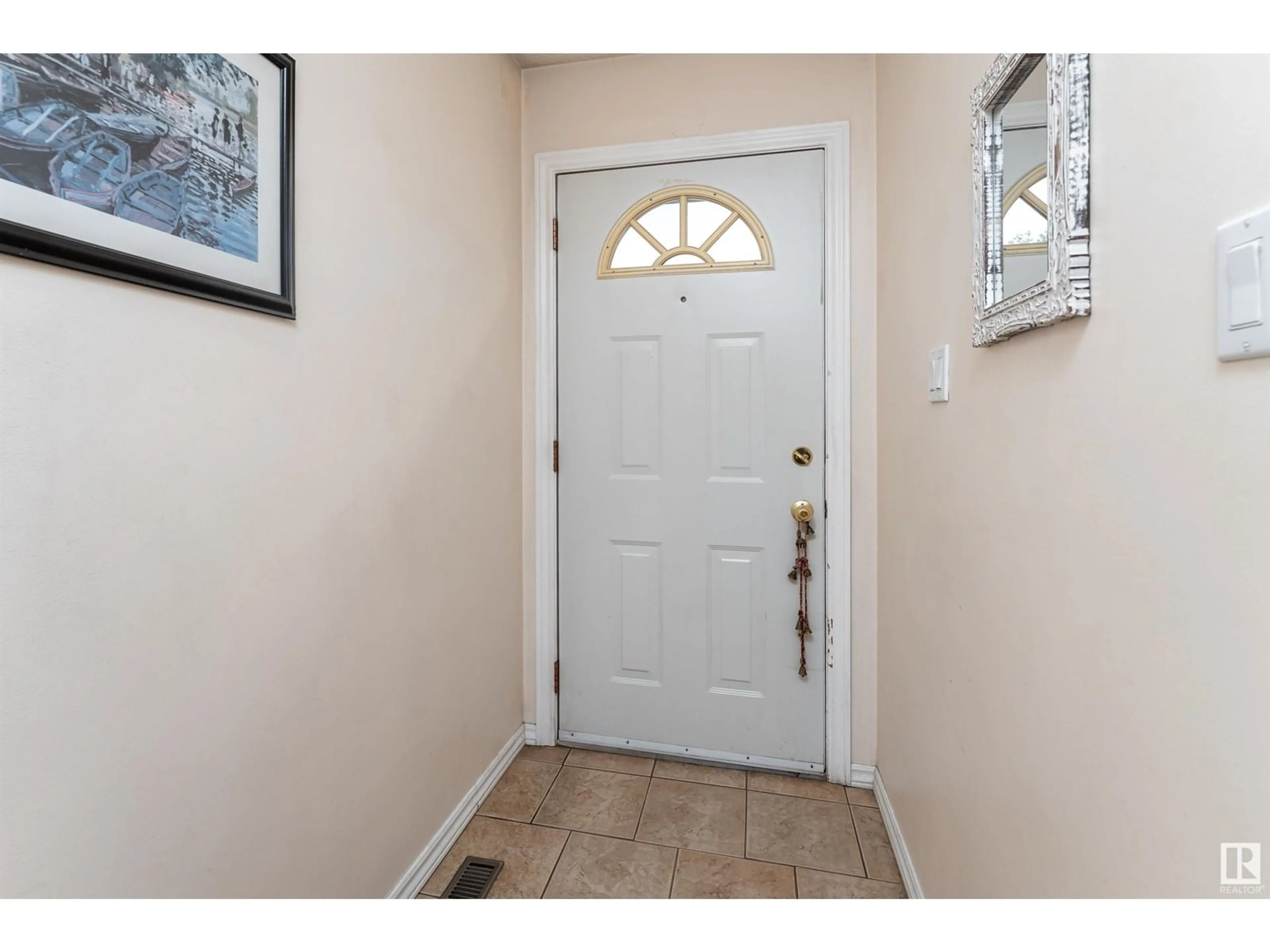 Indoor entryway for 3195 139 AV, Edmonton Alberta T5Y1R4