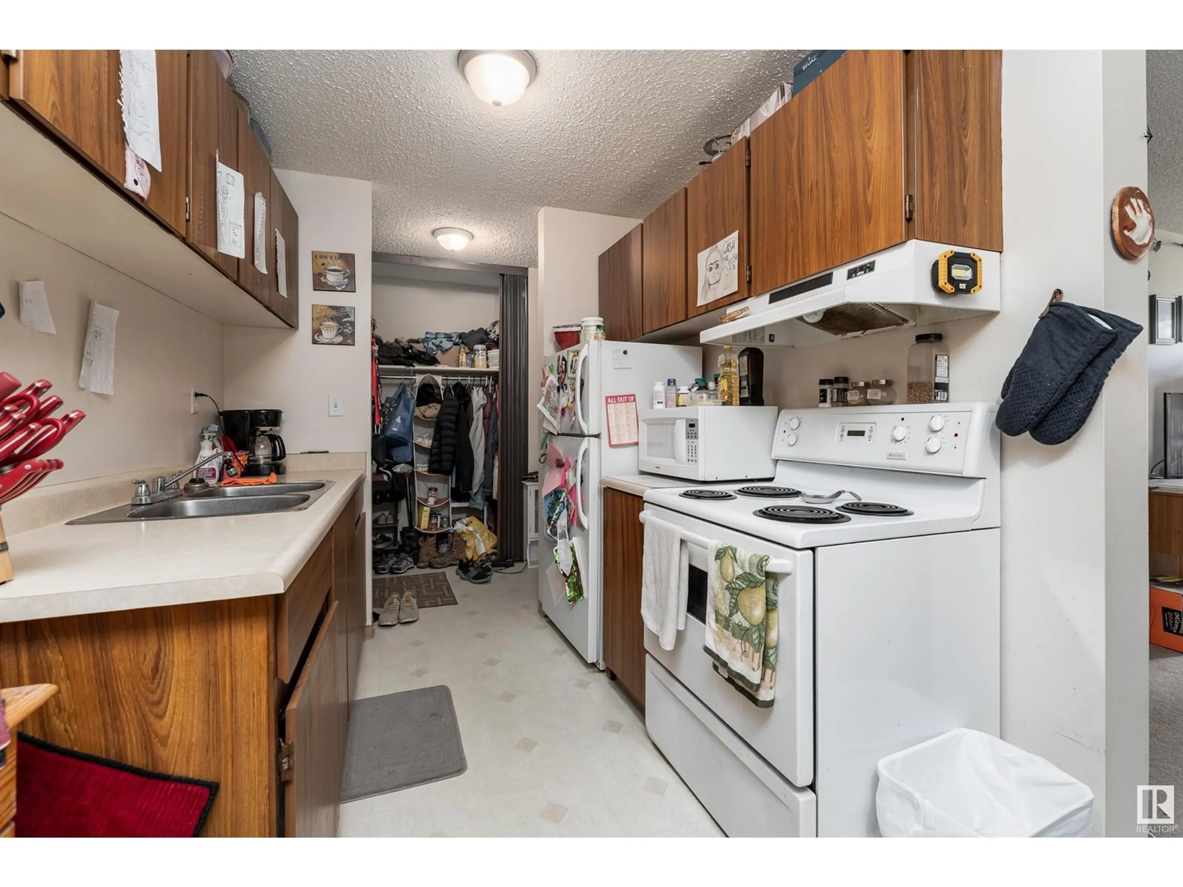 Standard kitchen, unknown for 51 - 105 BROWN ST, Stony Plain Alberta T7Z1P2