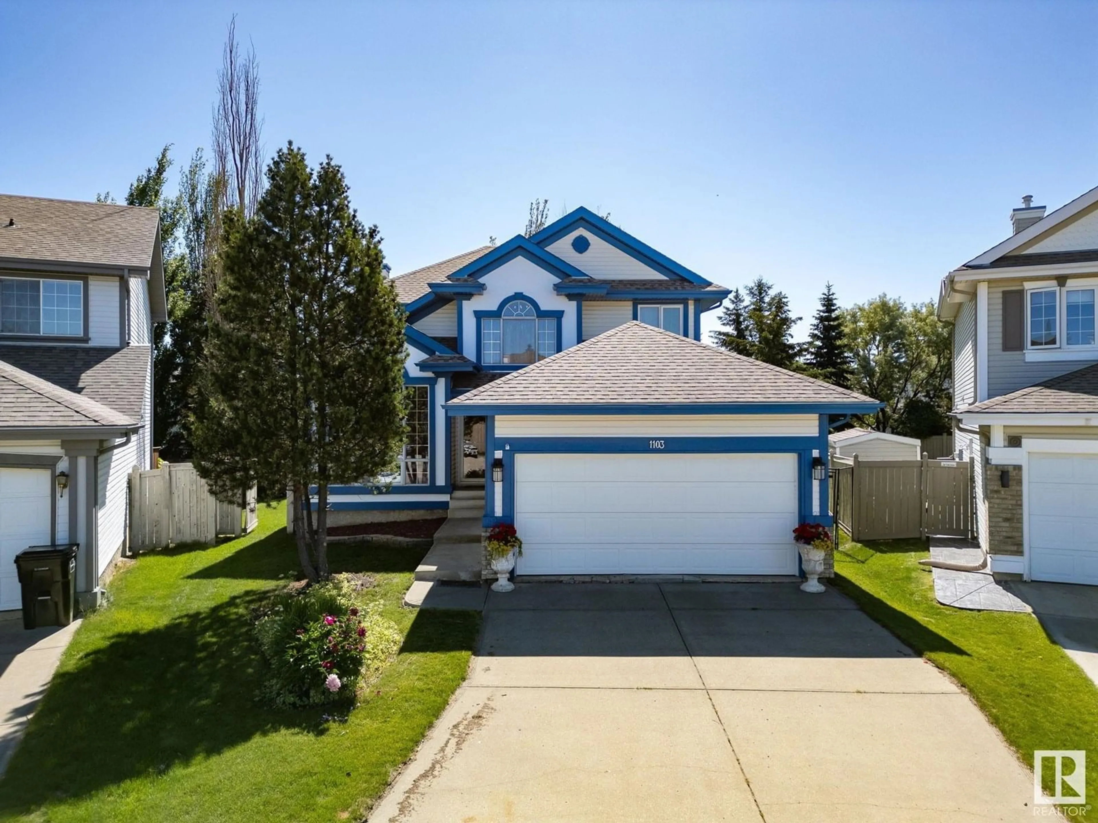 Home with vinyl exterior material, street for 1103 117 ST, Edmonton Alberta T6J7C3