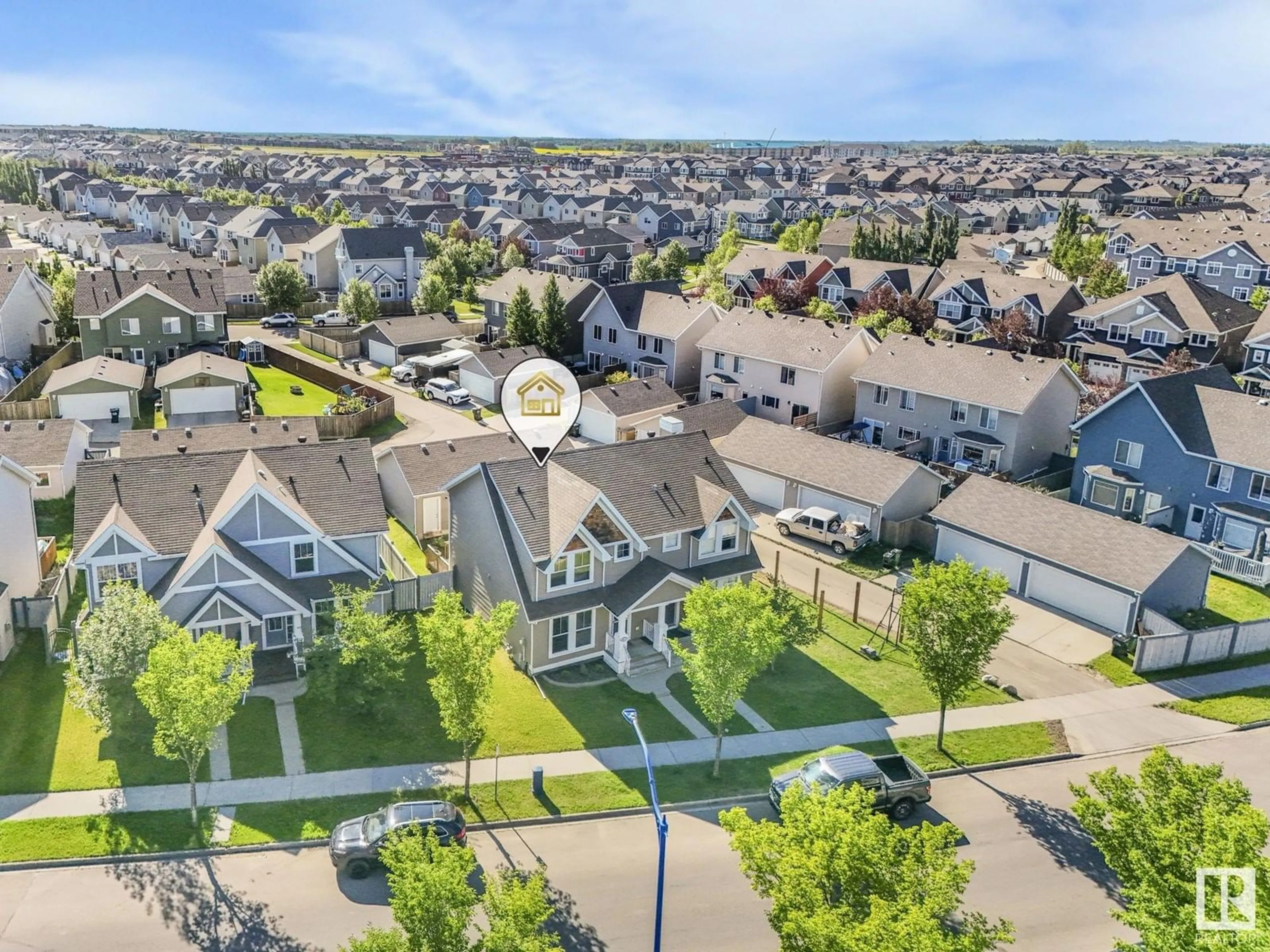 A pic from outside/outdoor area/front of a property/back of a property/a pic from drone, unknown for SW - 9113 SHAW WY, Edmonton Alberta T6X0S4