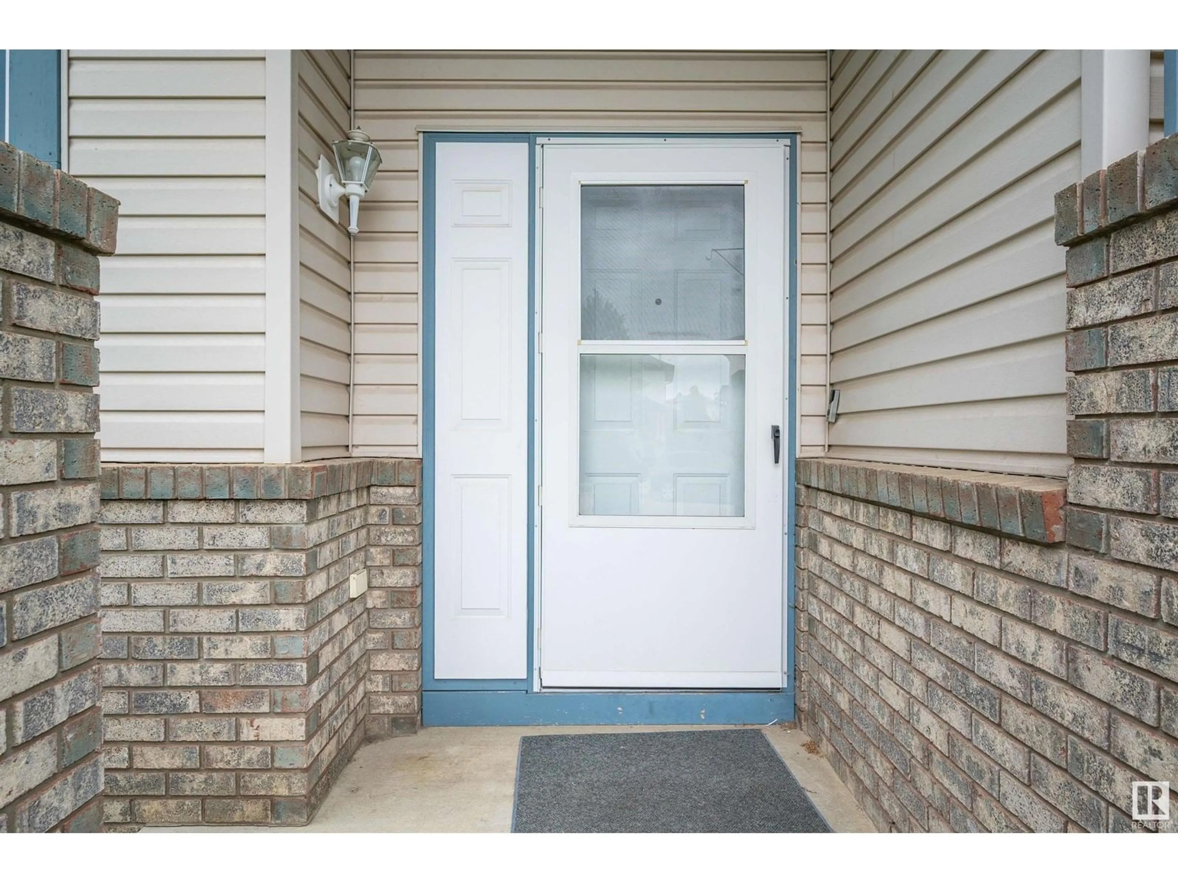 Indoor entryway for 4503 149 AV, Edmonton Alberta T5Y2Y9