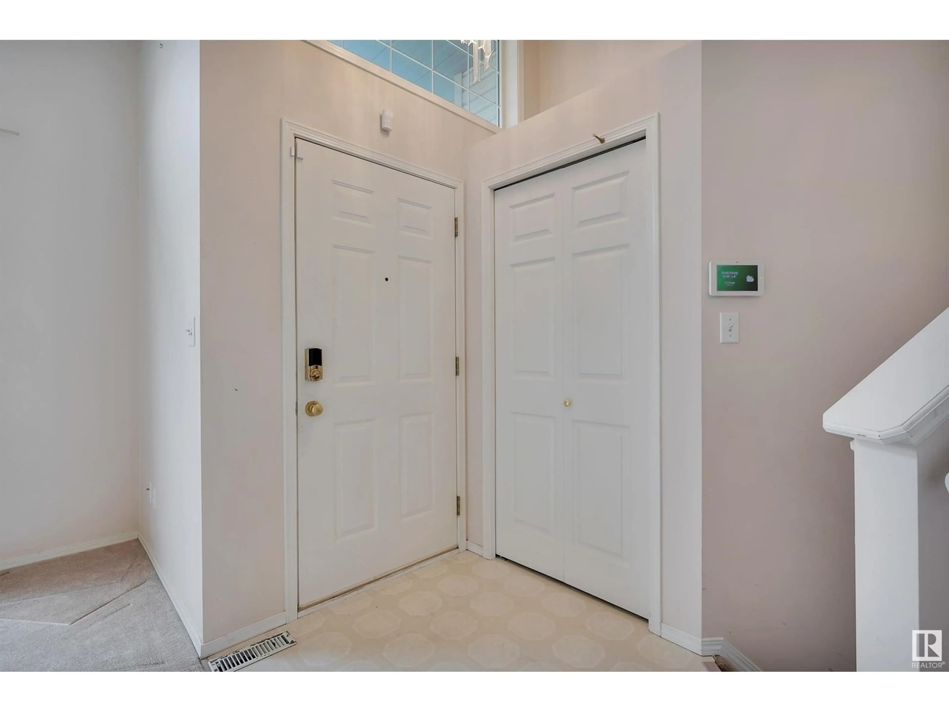 Indoor foyer for 4503 149 AV, Edmonton Alberta T5Y2Y9