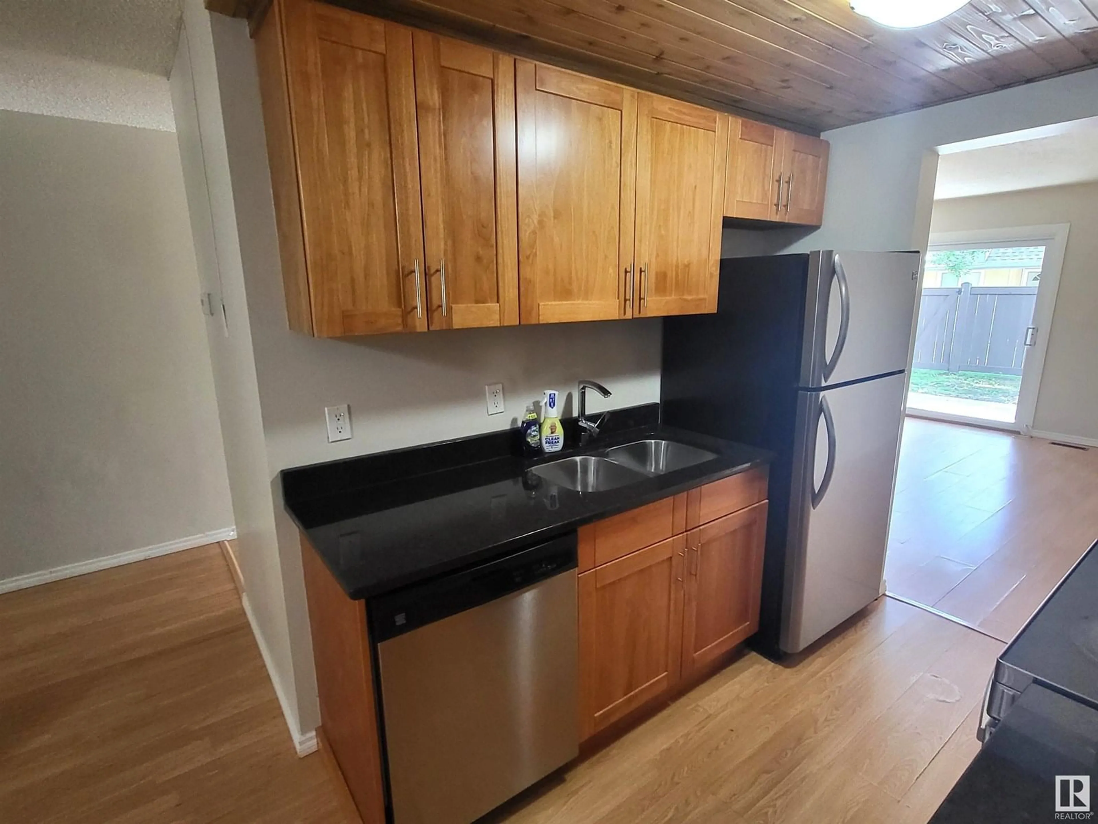 Standard kitchen, wood/laminate floor for H7 - 1 GARDEN GROVE GV, Edmonton Alberta T6J2L3
