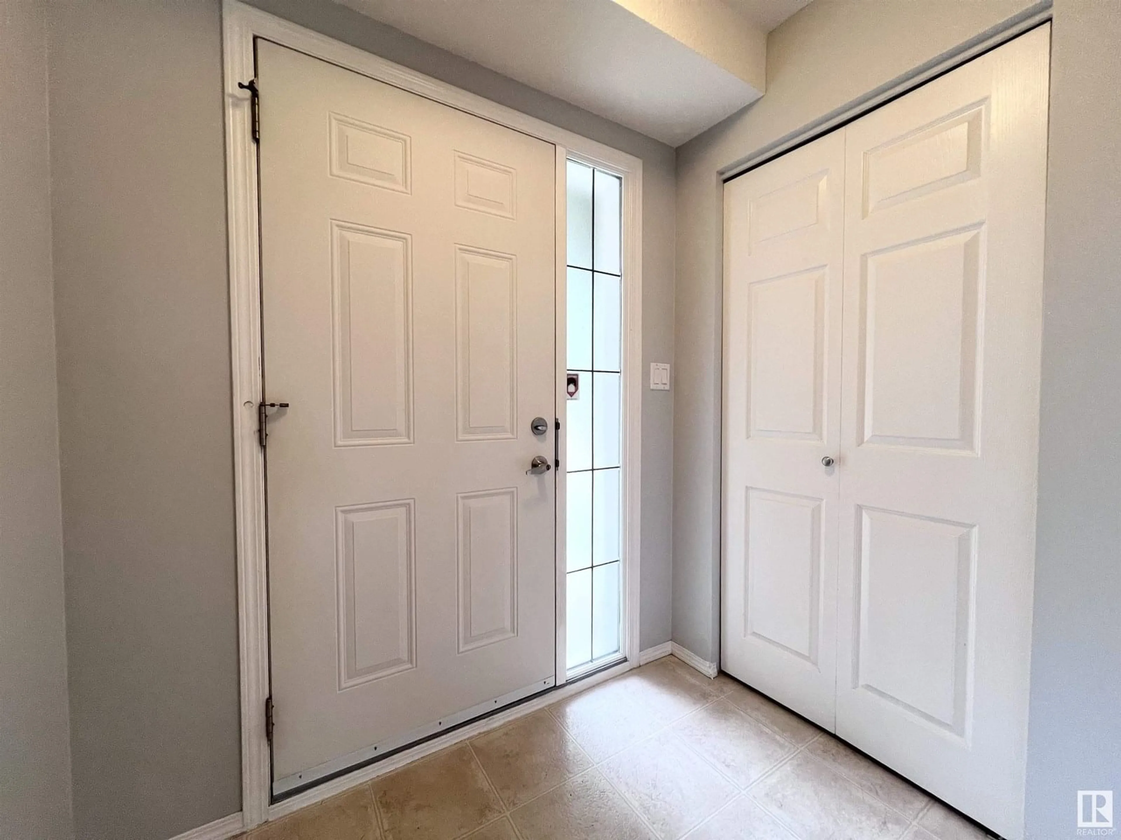 Indoor entryway for 13944 137 ST, Edmonton Alberta T6V1X3