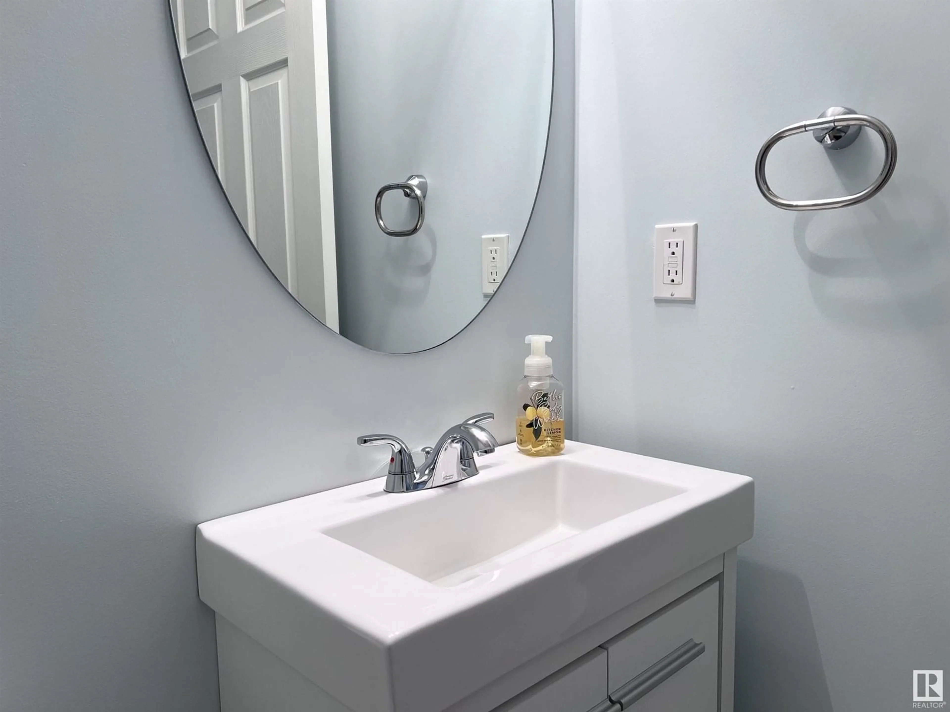 Standard bathroom, ceramic/tile floor for 13944 137 ST, Edmonton Alberta T6V1X3